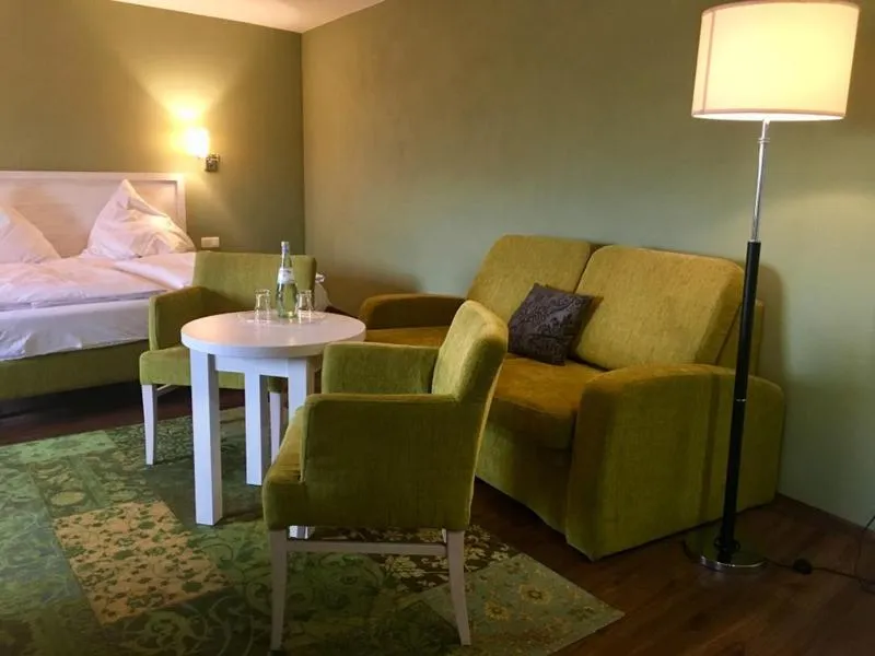 Photo of the whole room, Bed in Märchenhotel