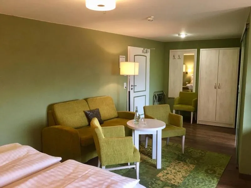 Photo of the whole room, Bed in Märchenhotel