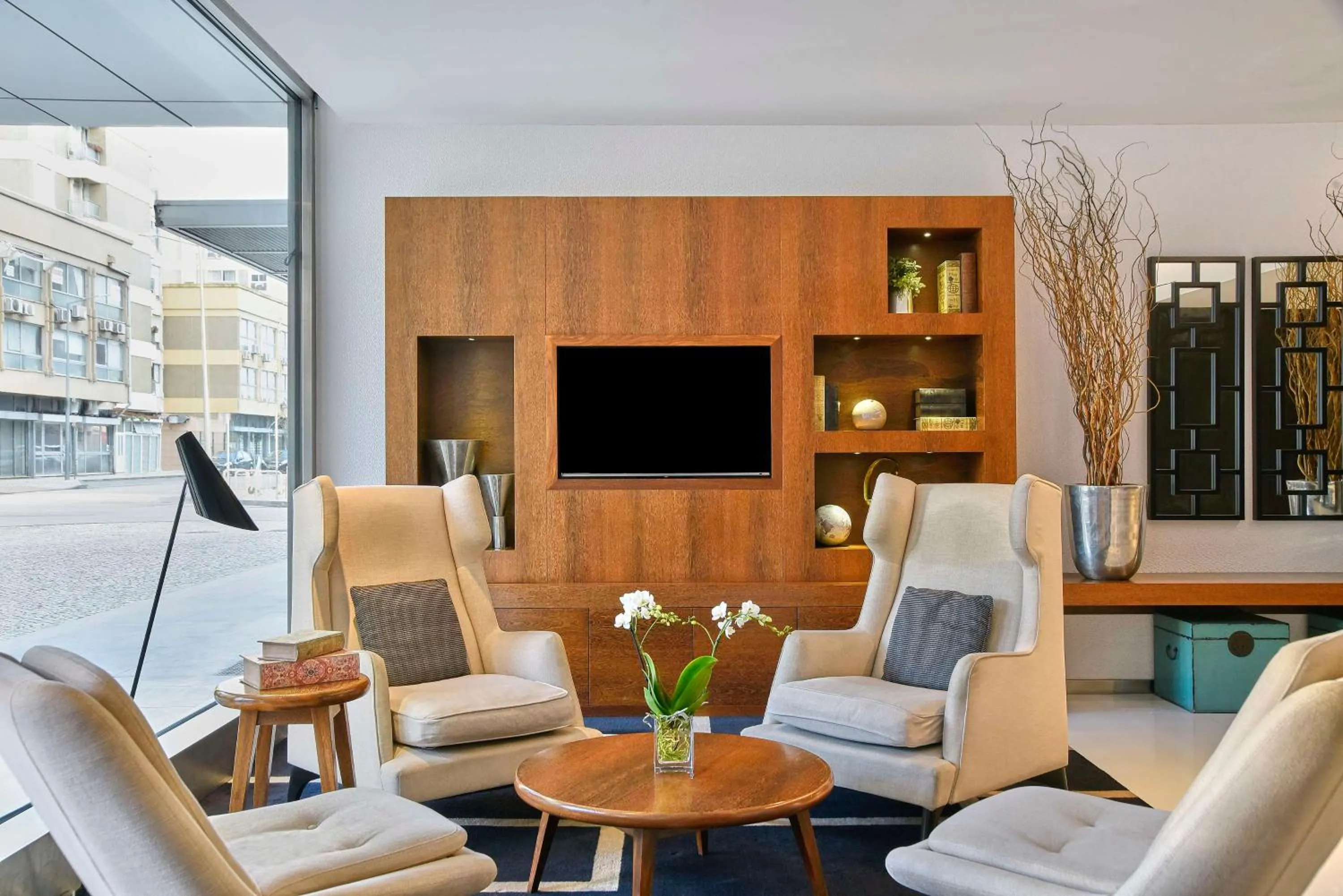 Lobby or reception in NH Coimbra Dona Ines