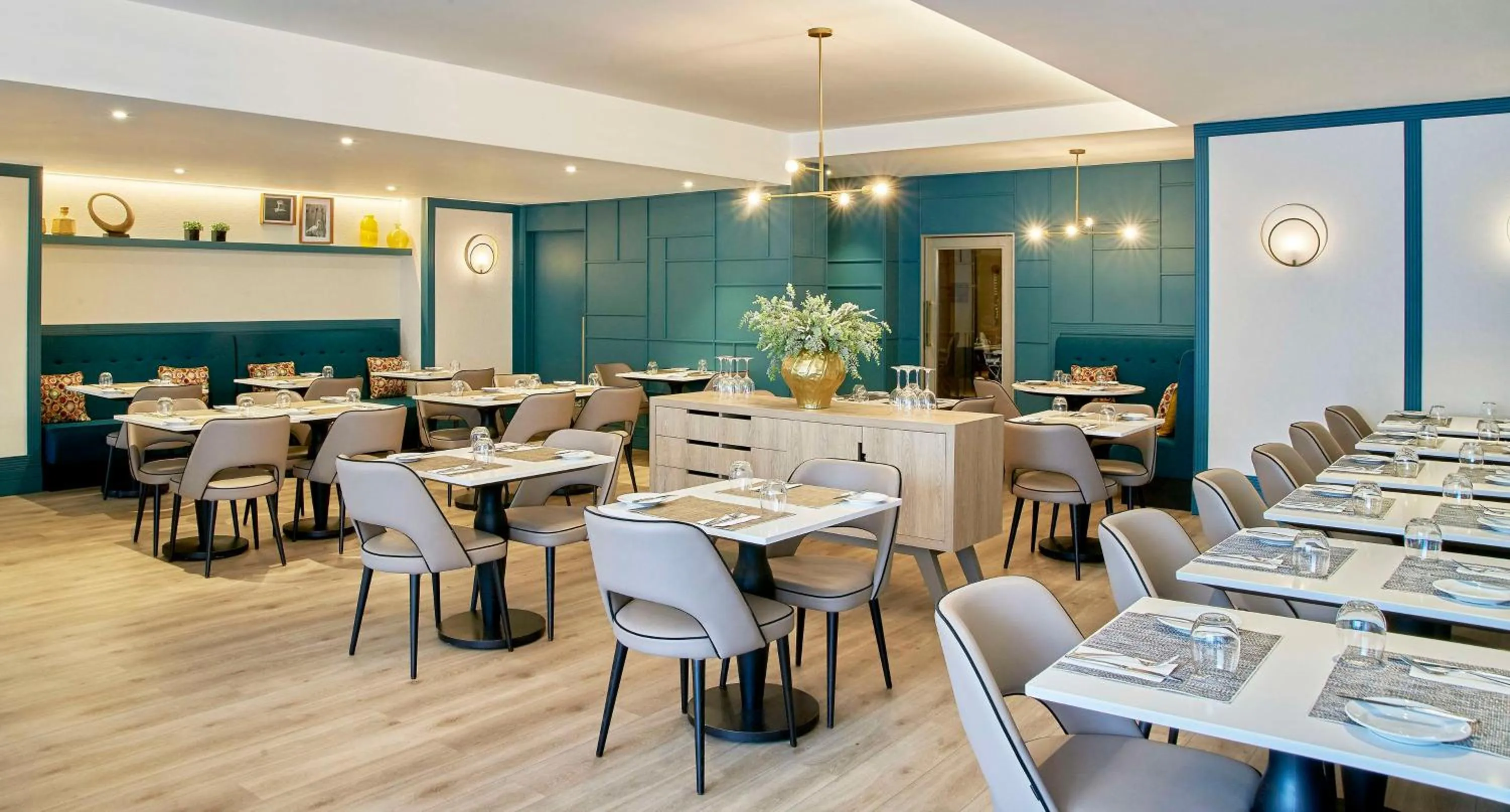 Restaurant/places to eat in NH Coimbra Dona Ines