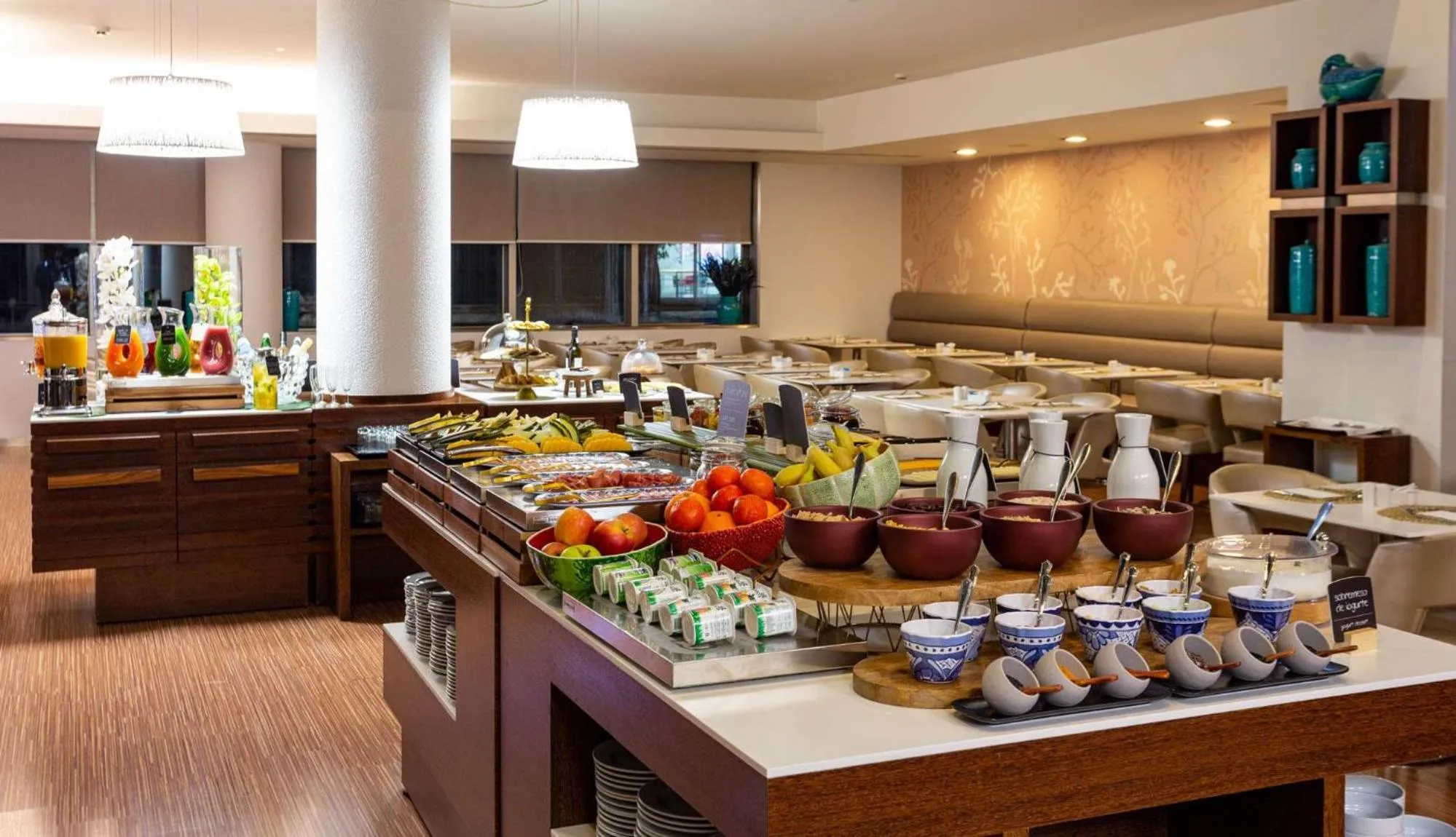 Restaurant/places to eat in NH Coimbra Dona Ines