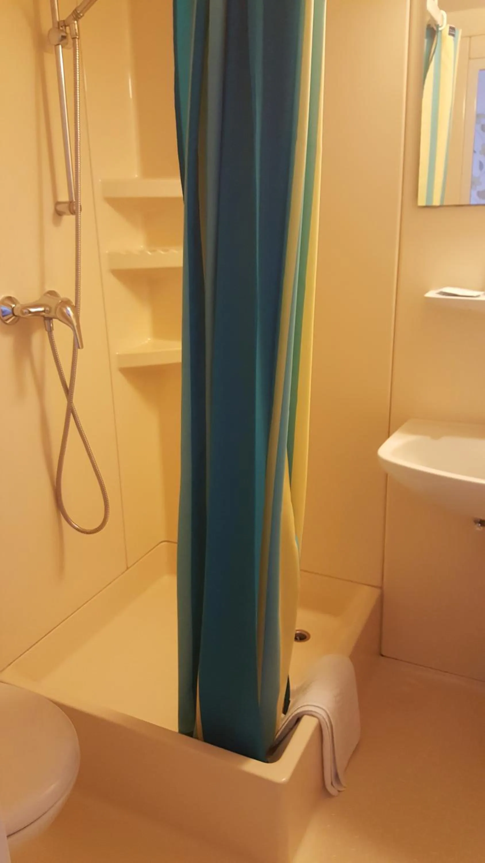 Shower in Hotel Krone Rüdesheim