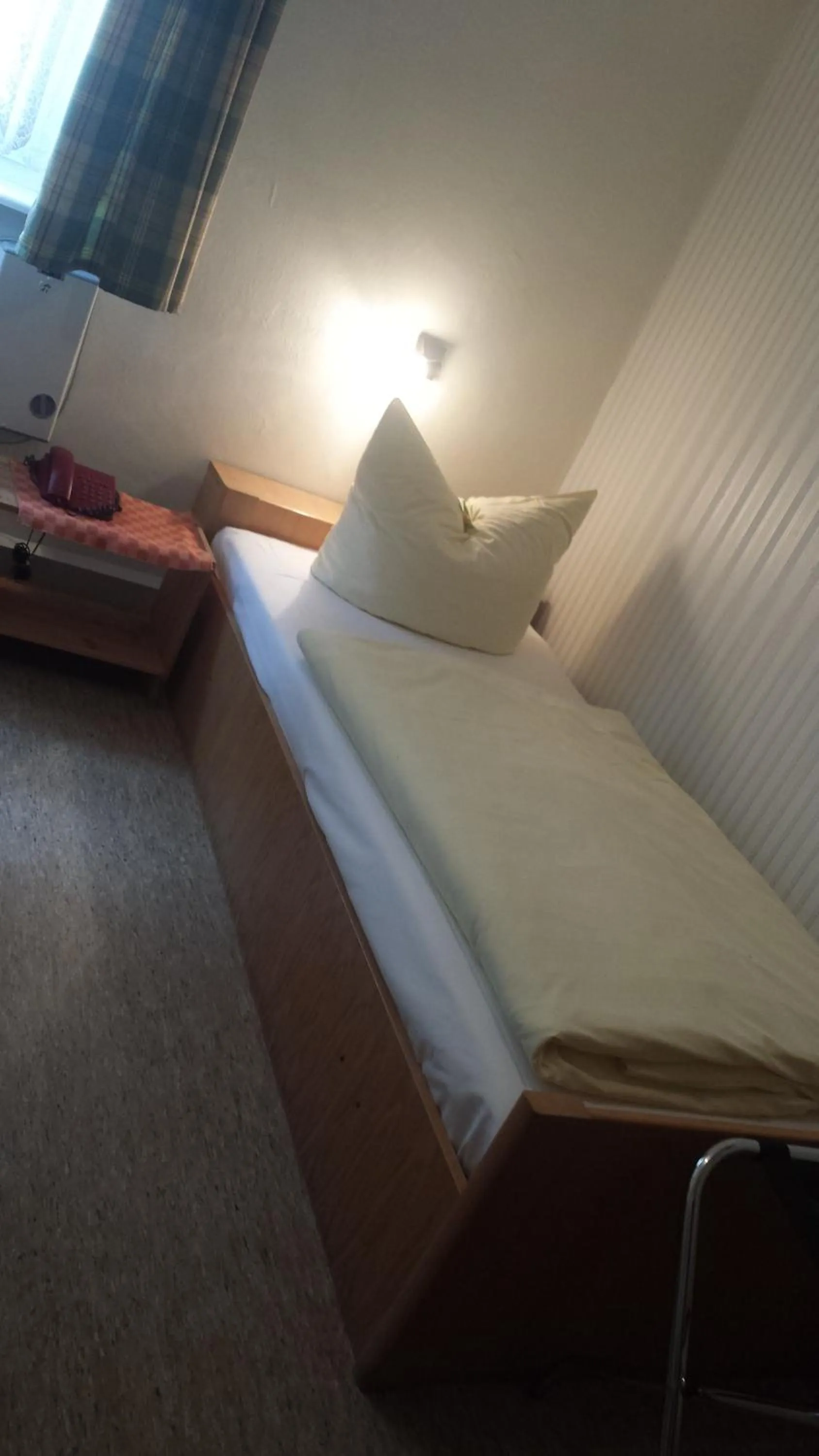 Photo of the whole room, Bed in Hotel Krone Rüdesheim