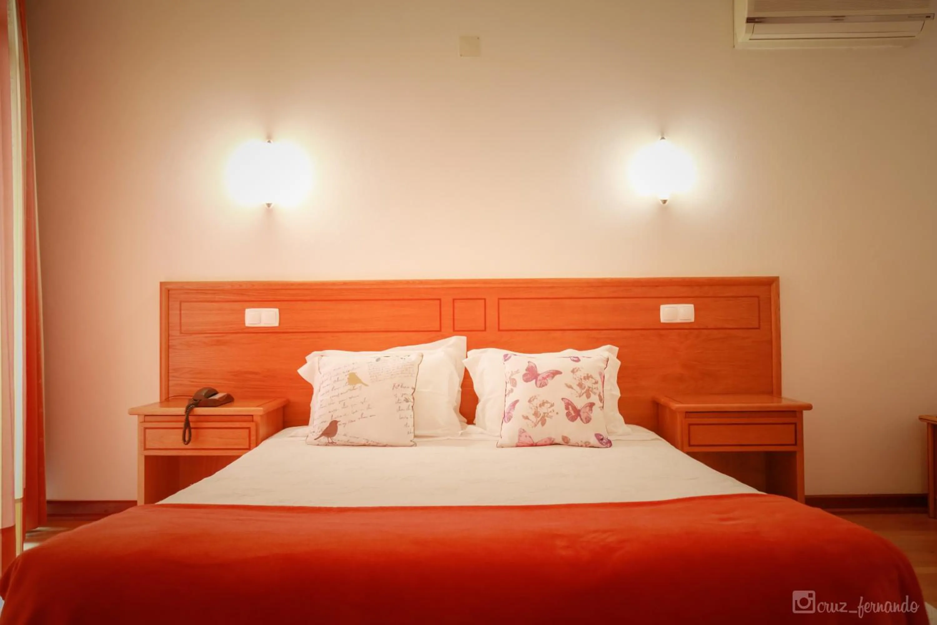 Shower, Bed in Hotel Pantanha Nature & Fitness