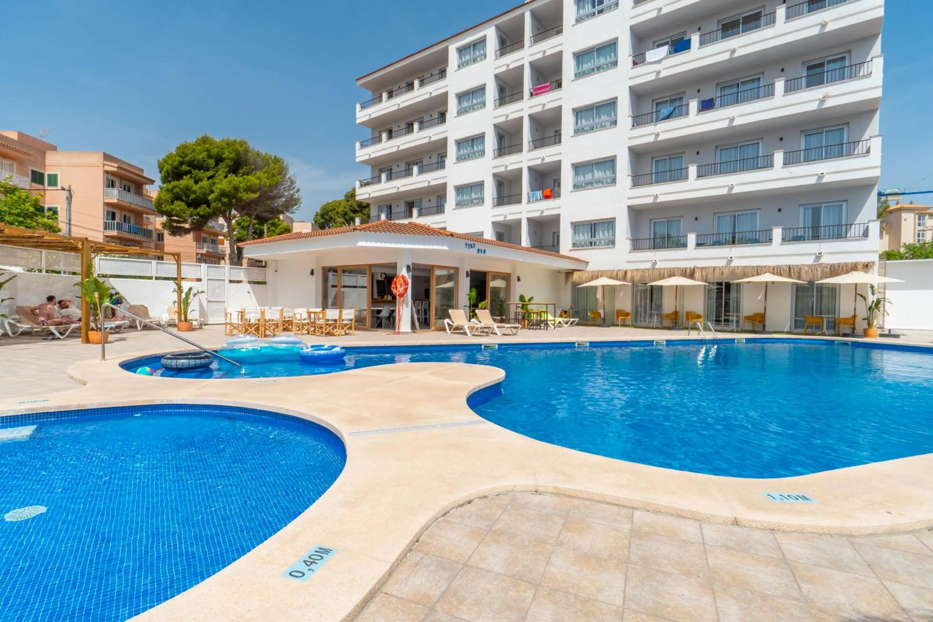 Swimming pool in Hostal Alzina