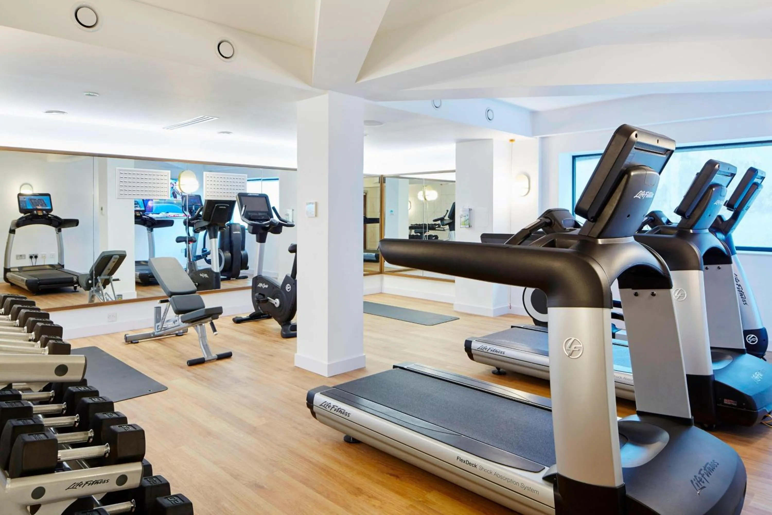 Fitness centre/facilities in Courtyard by Marriott Luton Airport