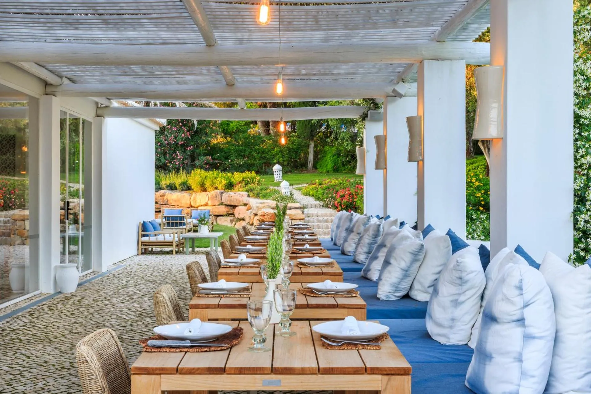 Restaurant/places to eat in Octant Vila Monte