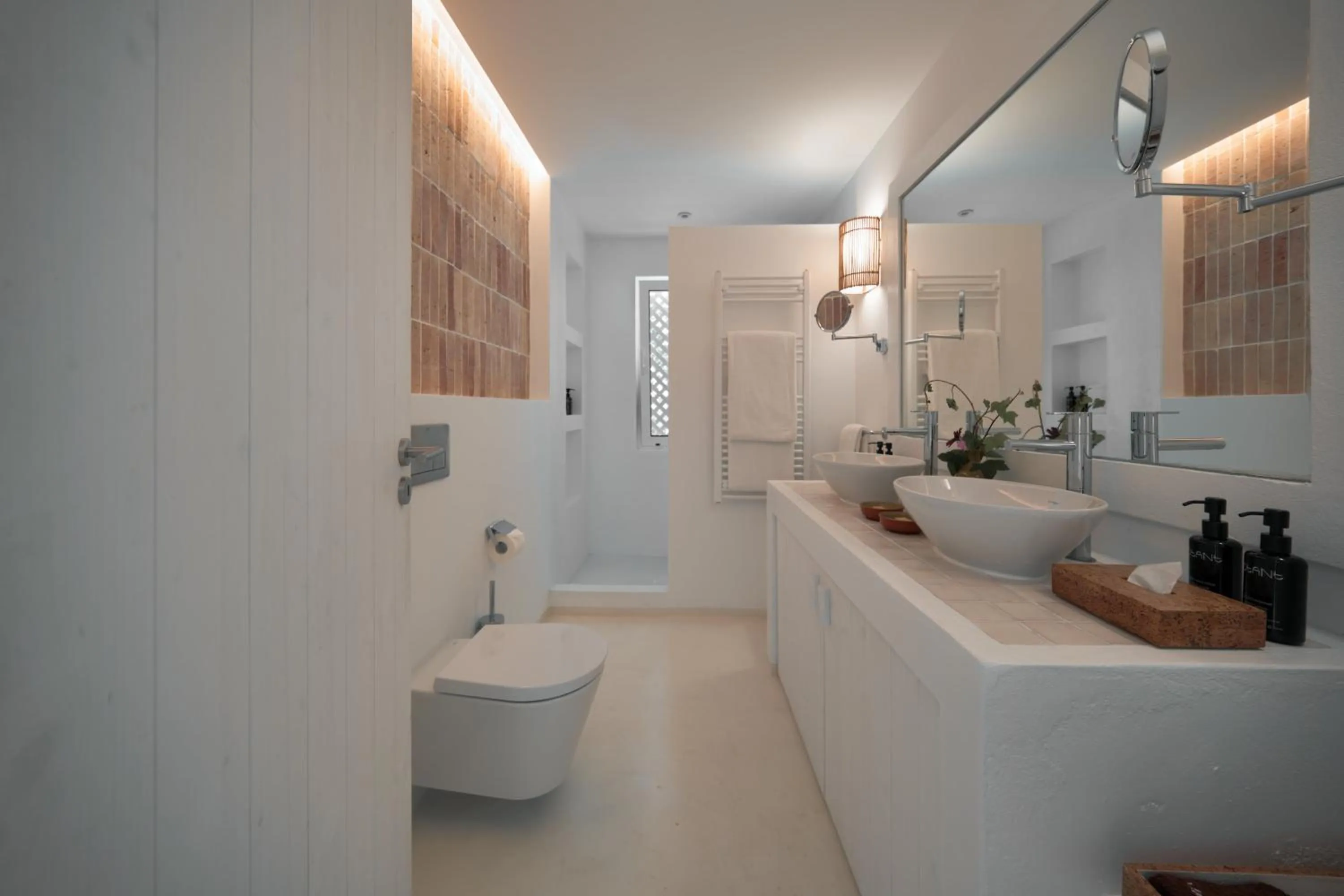 Toilet in Octant Vila Monte