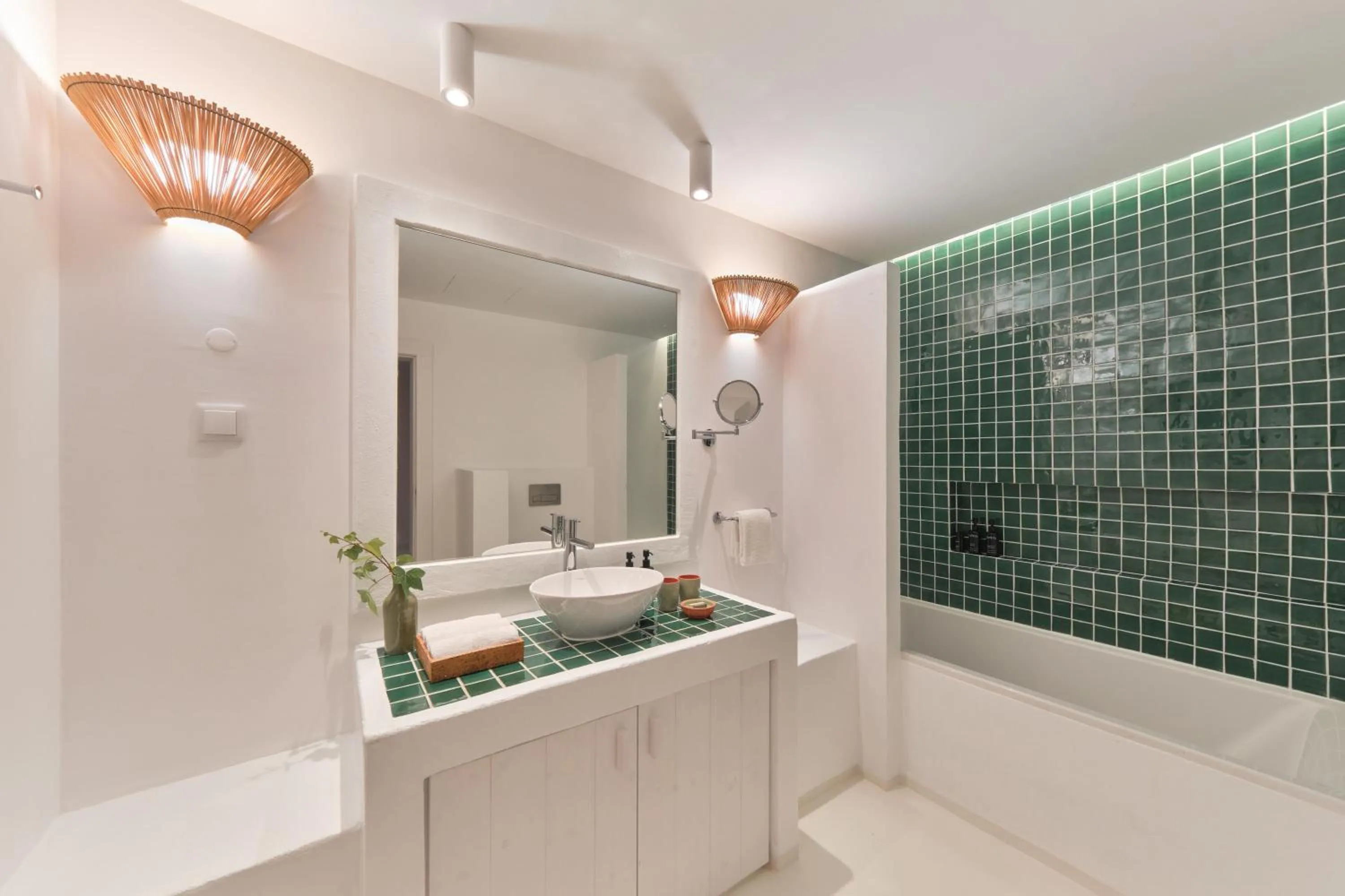 Shower in Octant Vila Monte