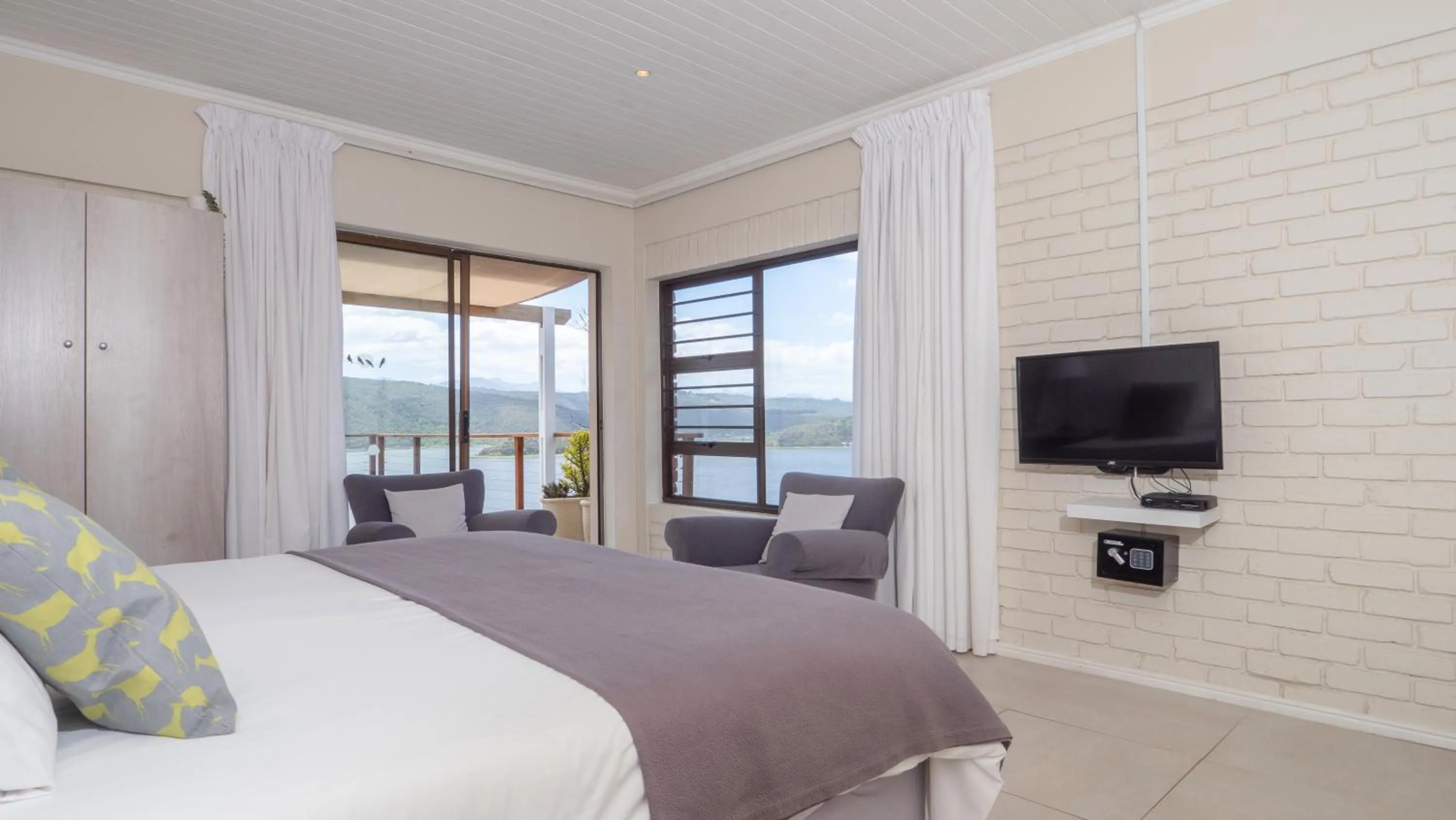 Photo of the whole room, Bed in Interlaken Guest House