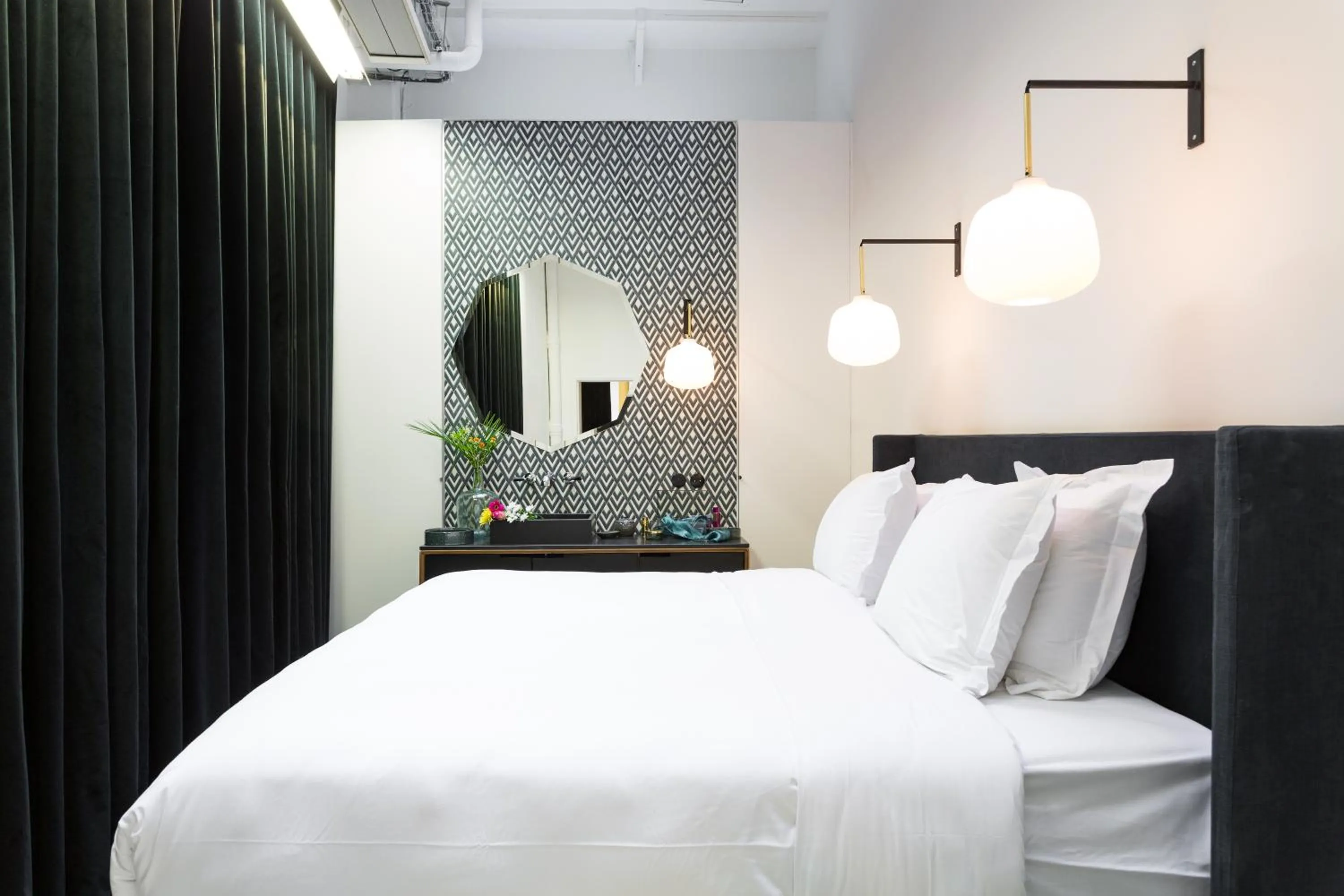 Bed in Habitat Parisien - 2BR-2BA - Aircon Loft Montorgueil