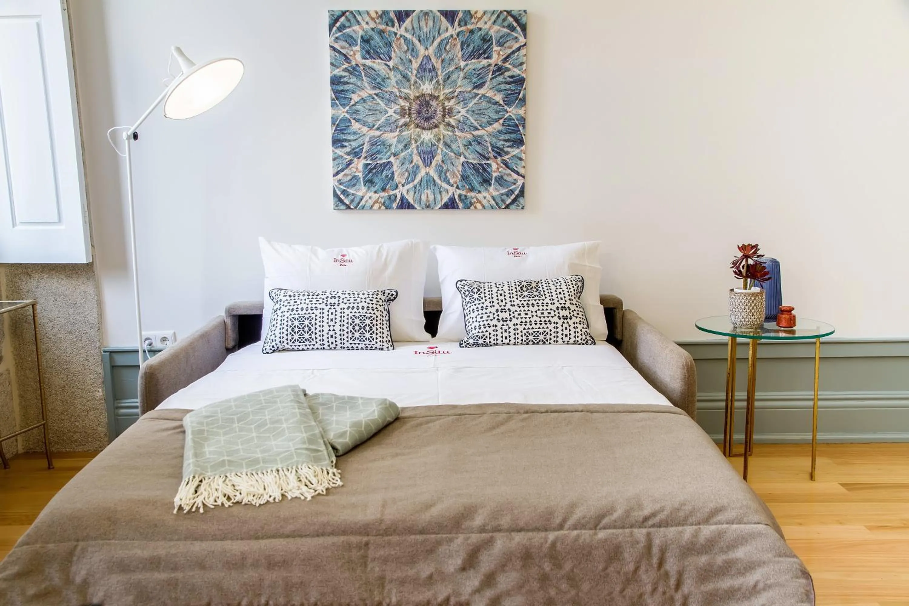 Bed in InSitu Formosa 168 by Guestify