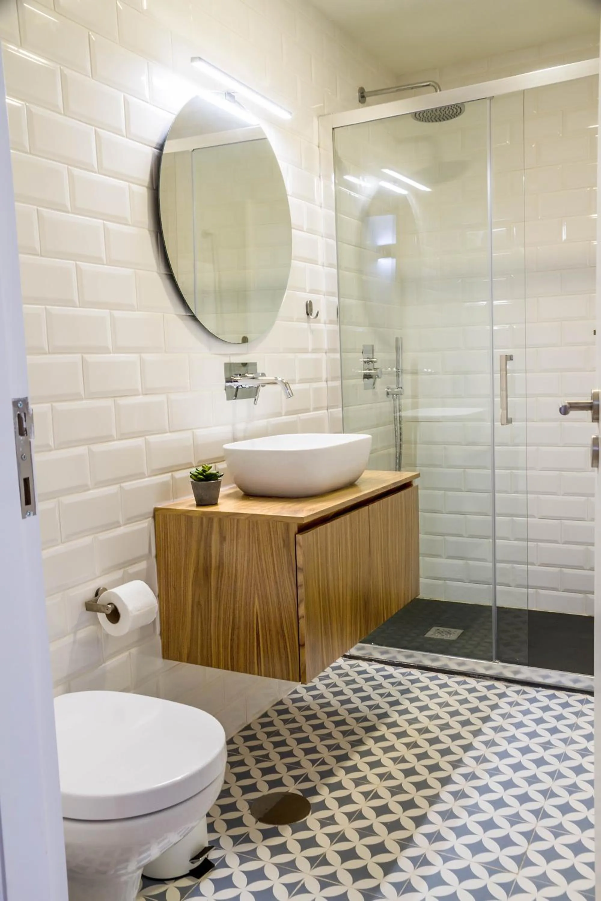 Shower in InSitu Formosa 168 by Guestify