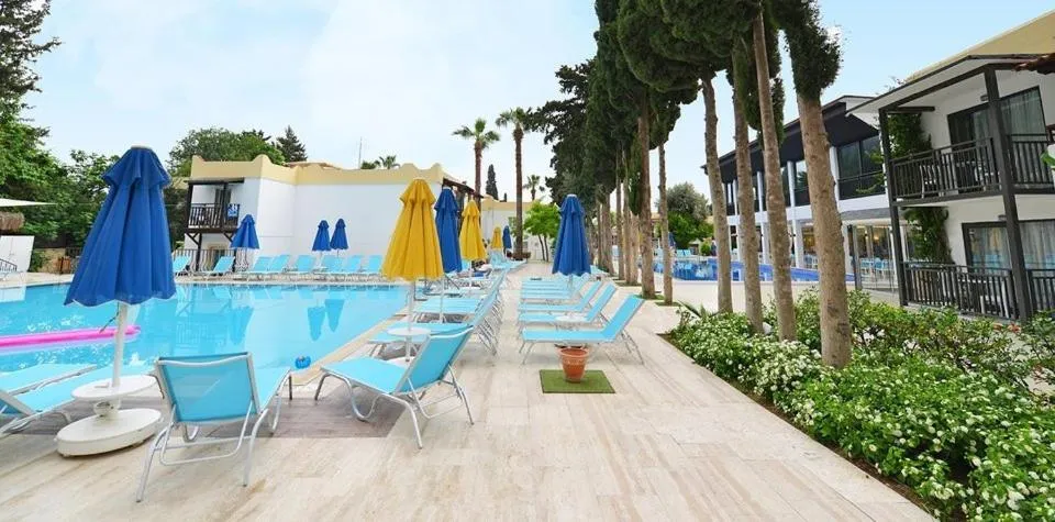 Swimming pool in Bitez Garden Life