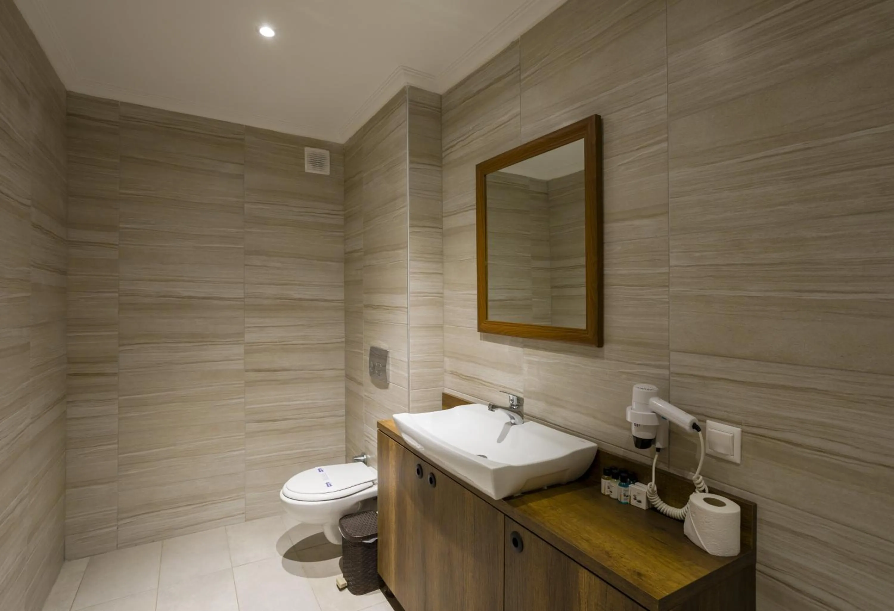 Toilet in Bitez Garden Life