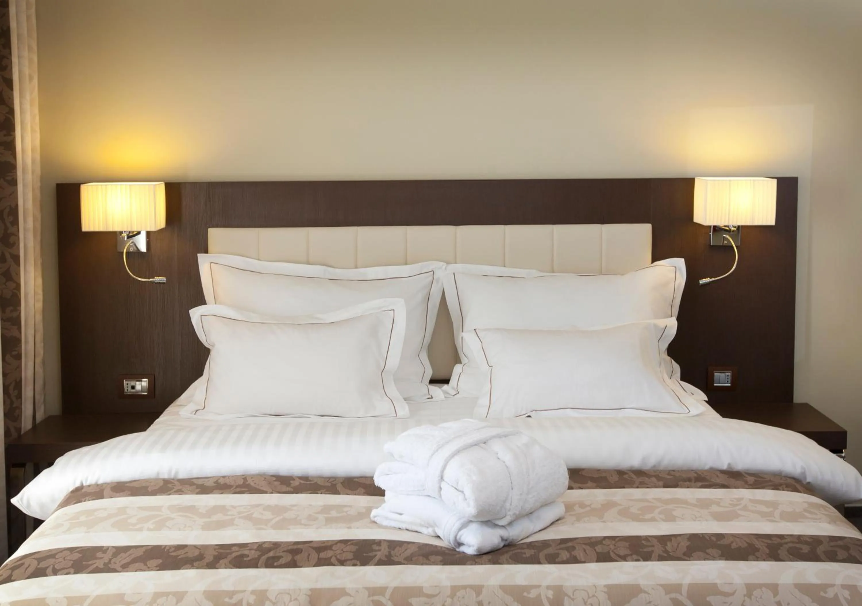 Bed in Hotel Pietroasa