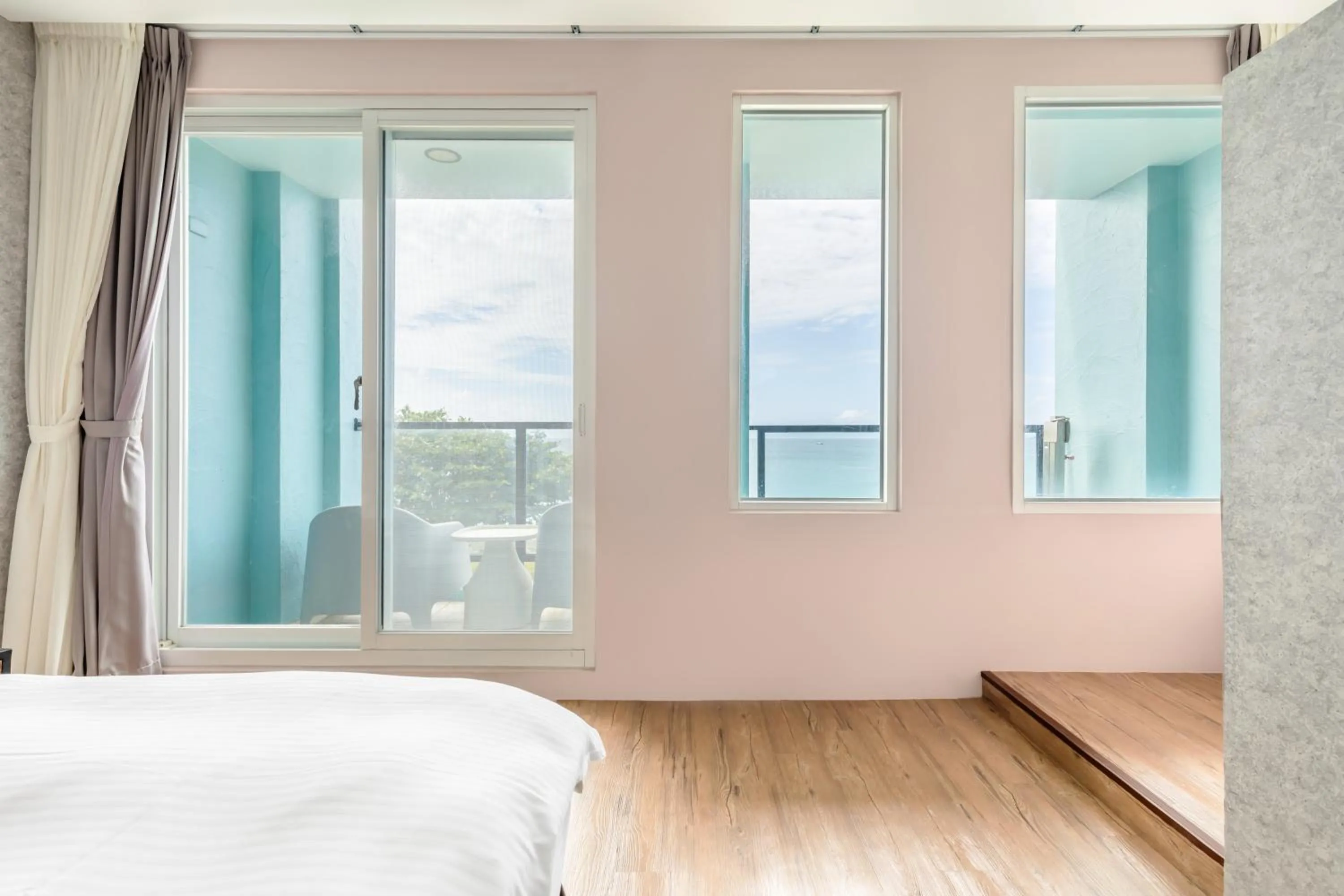 Photo of the whole room, Bed in Jhai Wu