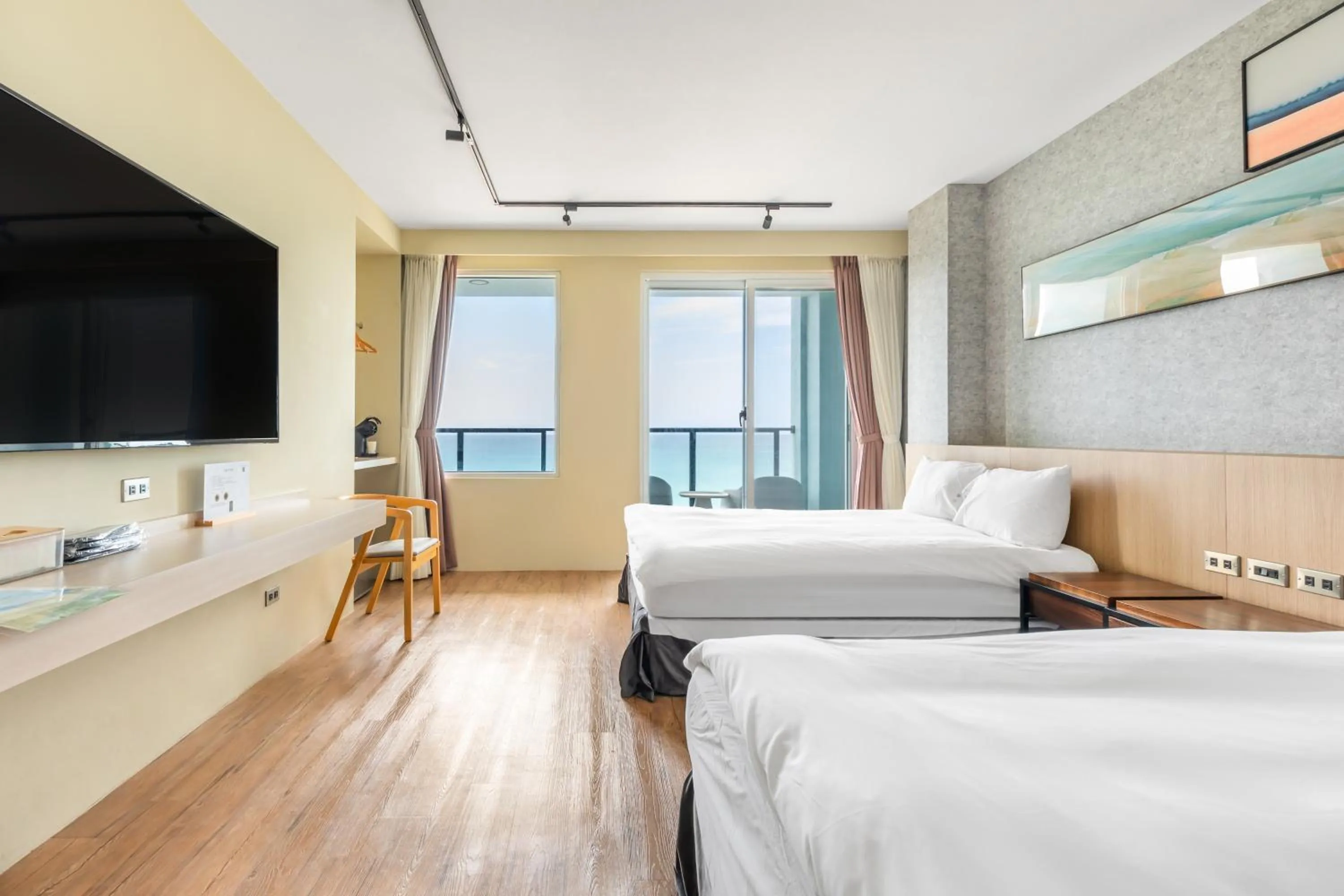 Photo of the whole room, Bed in Jhai Wu