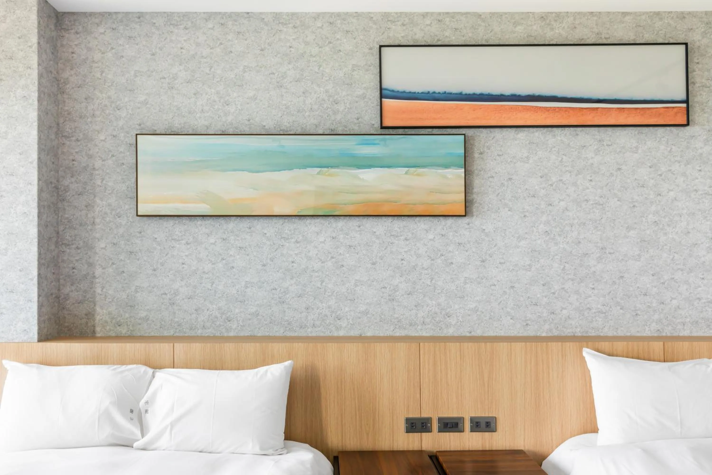 Photo of the whole room in Jhai Wu