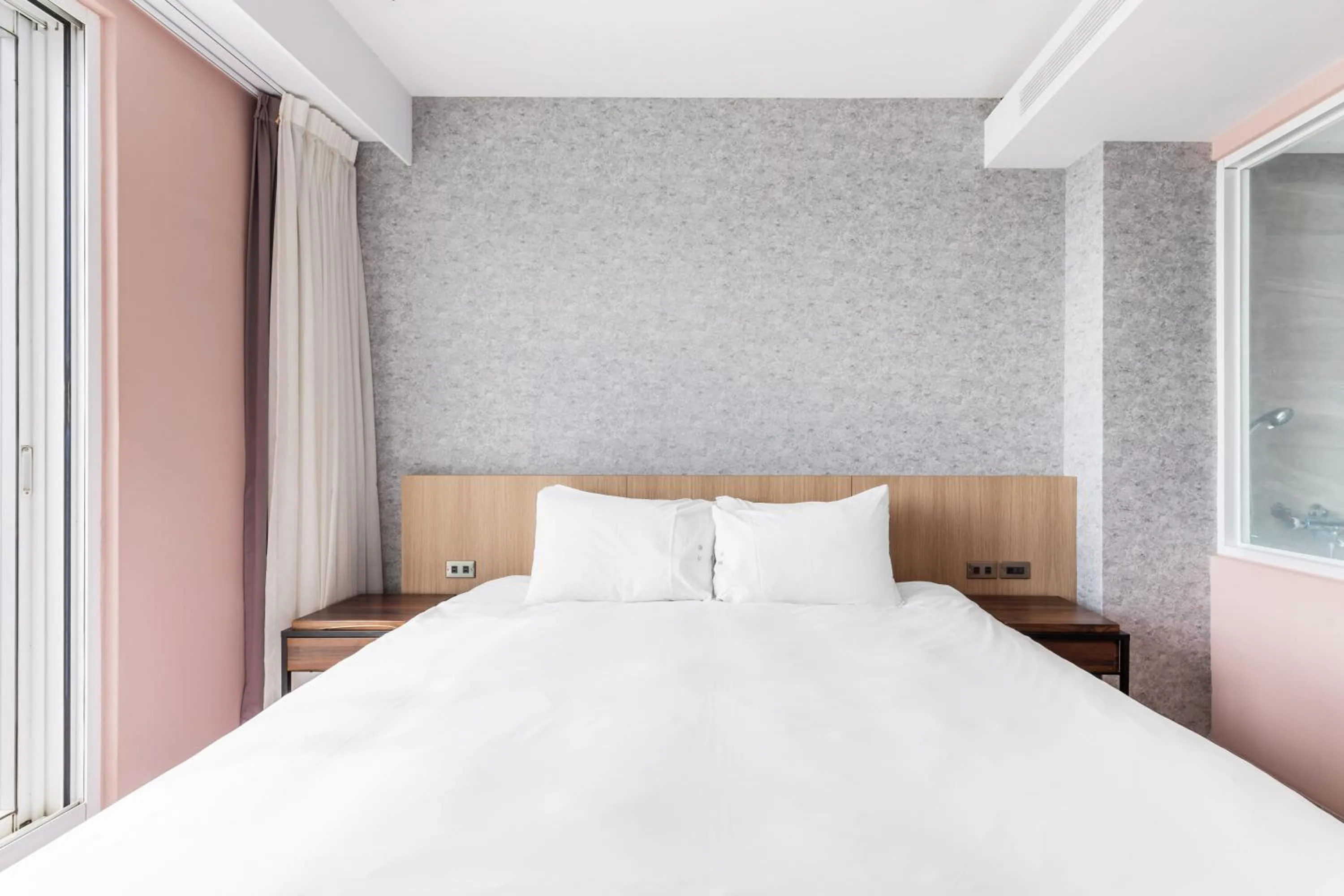 Photo of the whole room, Bed in Jhai Wu