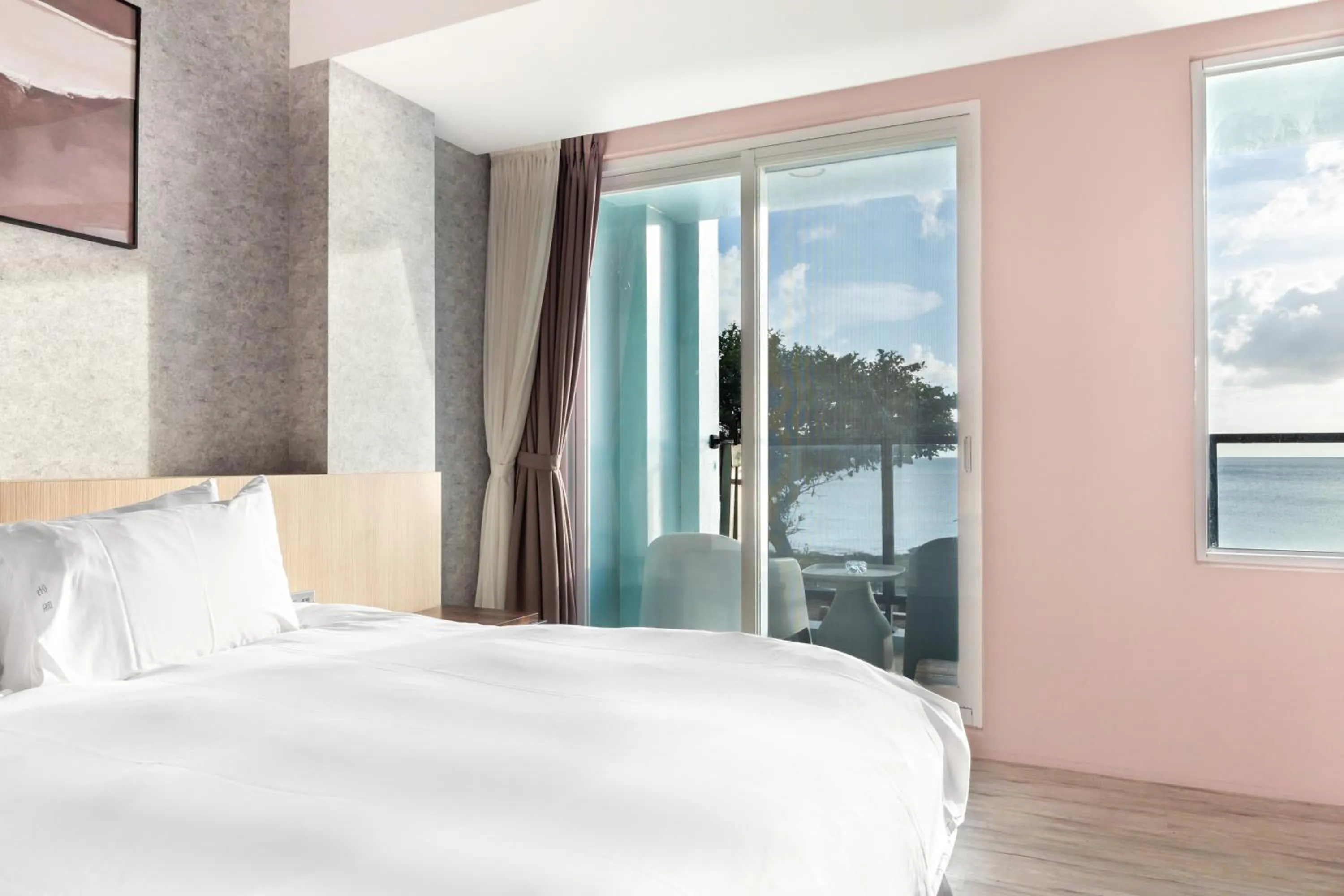 Photo of the whole room, Bed in Jhai Wu