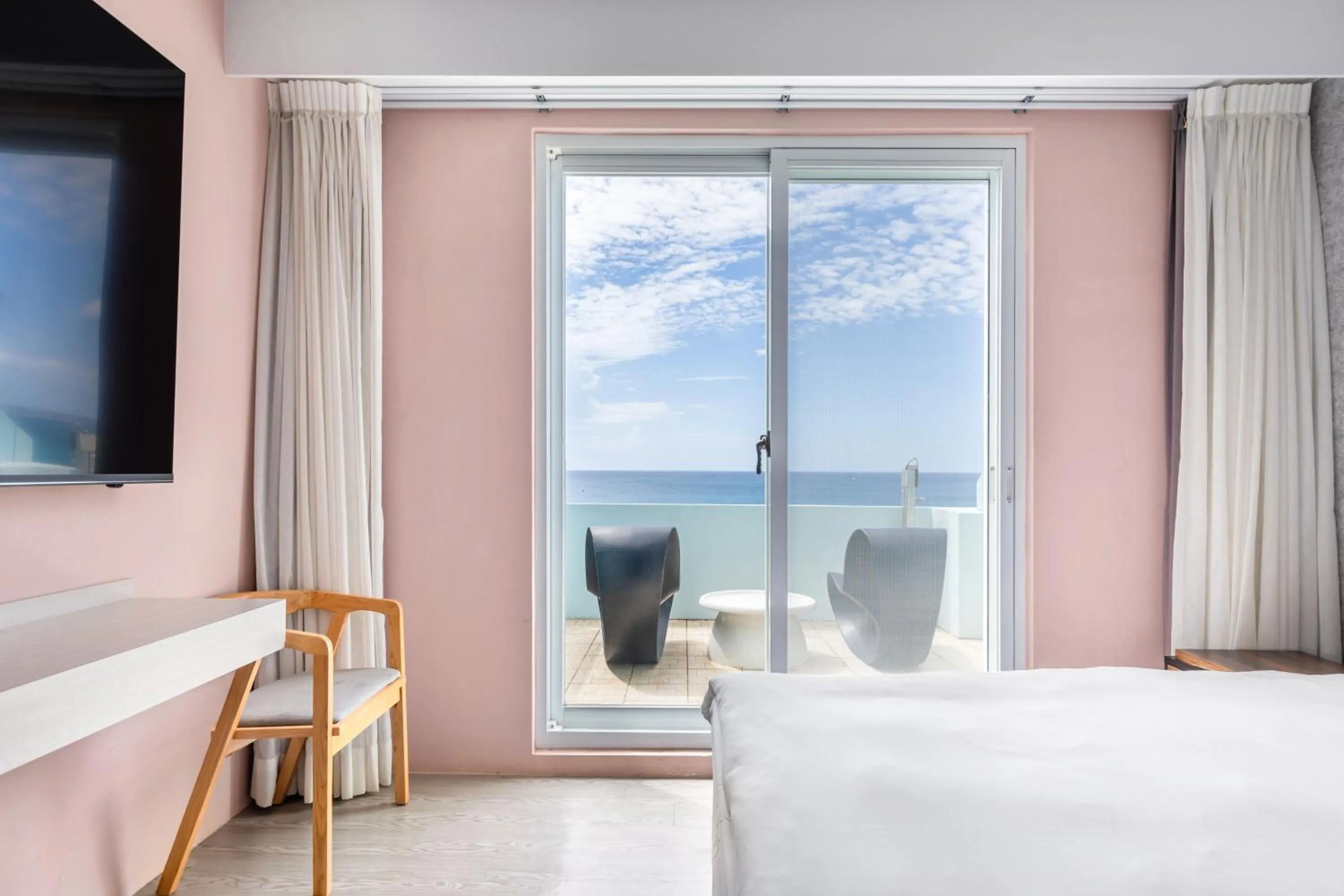 Photo of the whole room, Bed in Jhai Wu