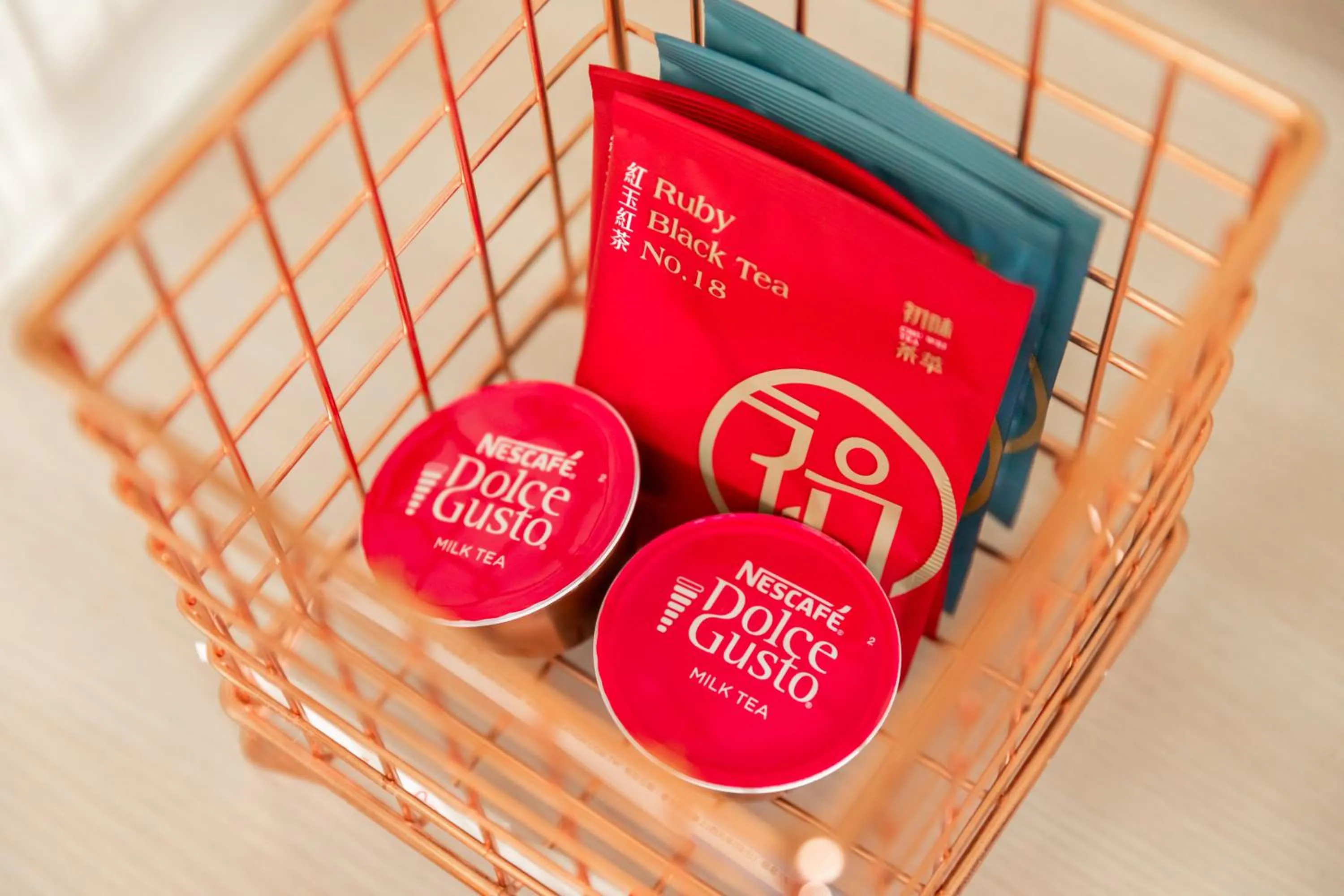 Photo of the whole room in Jhai Wu