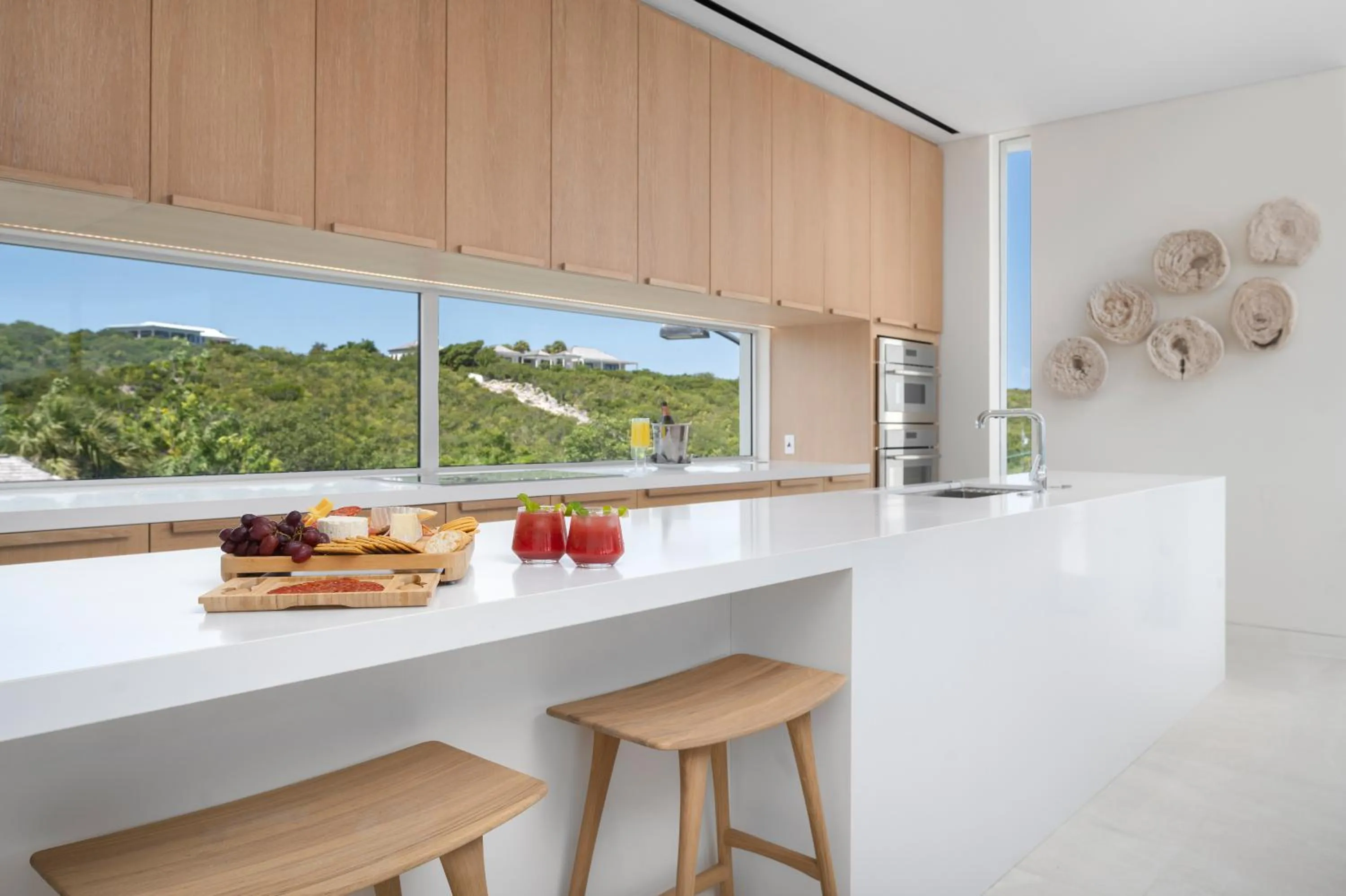 Kitchen or kitchenette in Beach Enclave
