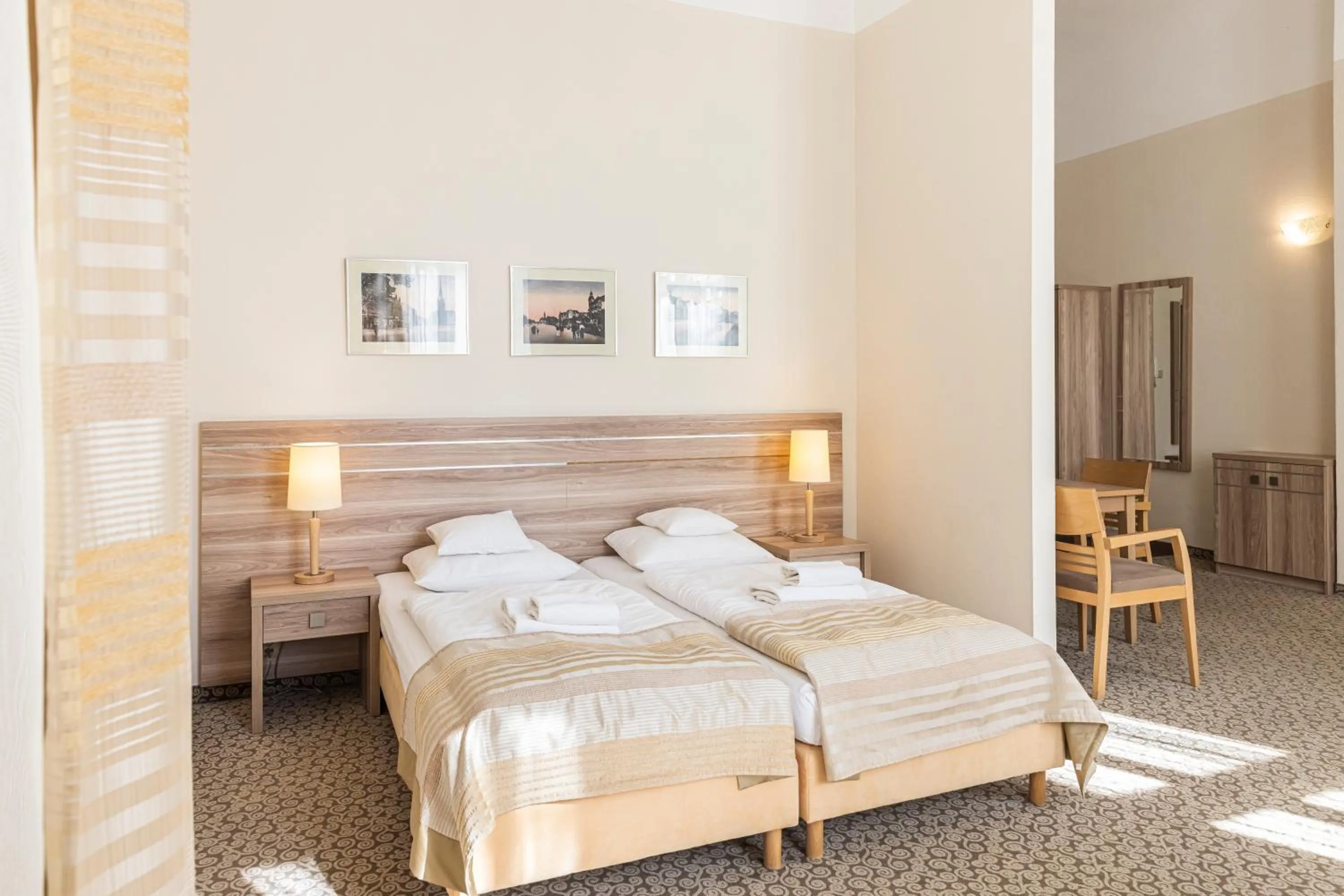 Photo of the whole room, Bed in Hotel Cesarskie Ogrody