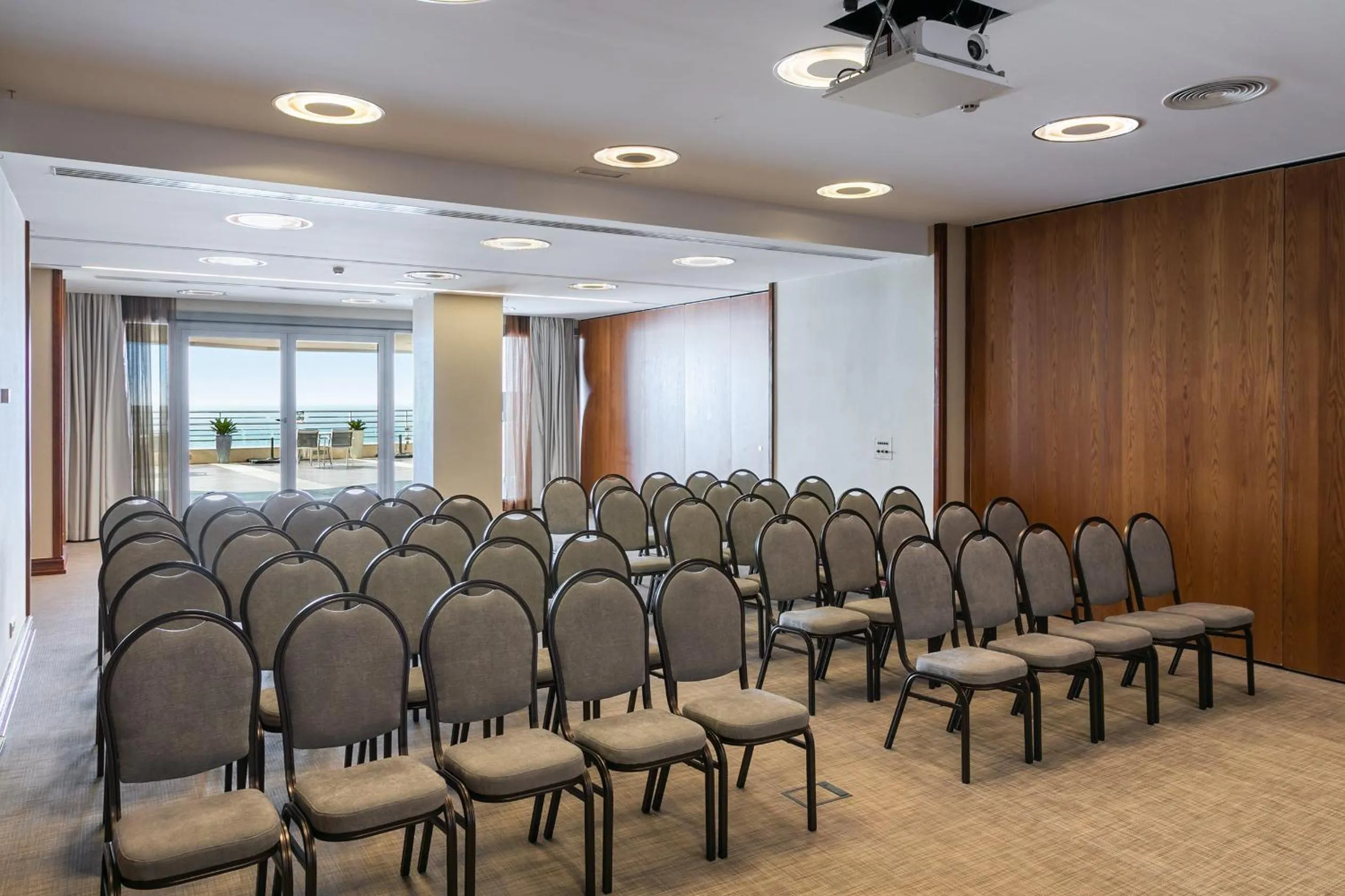 Meeting/conference room in Sesimbra Oceanfront Hotel - Preferred Hotels and Resorts
