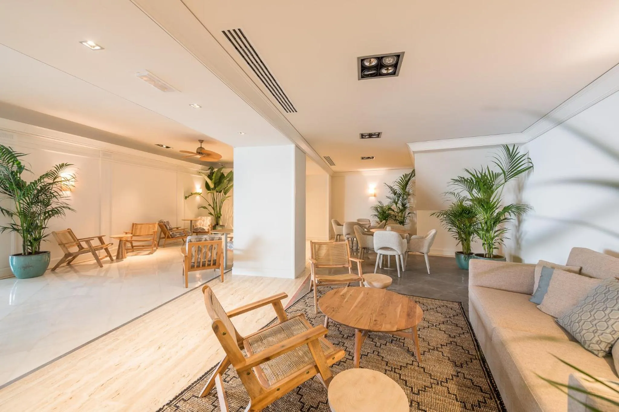 Lounge or bar in Sesimbra Oceanfront Hotel - Preferred Hotels and Resorts