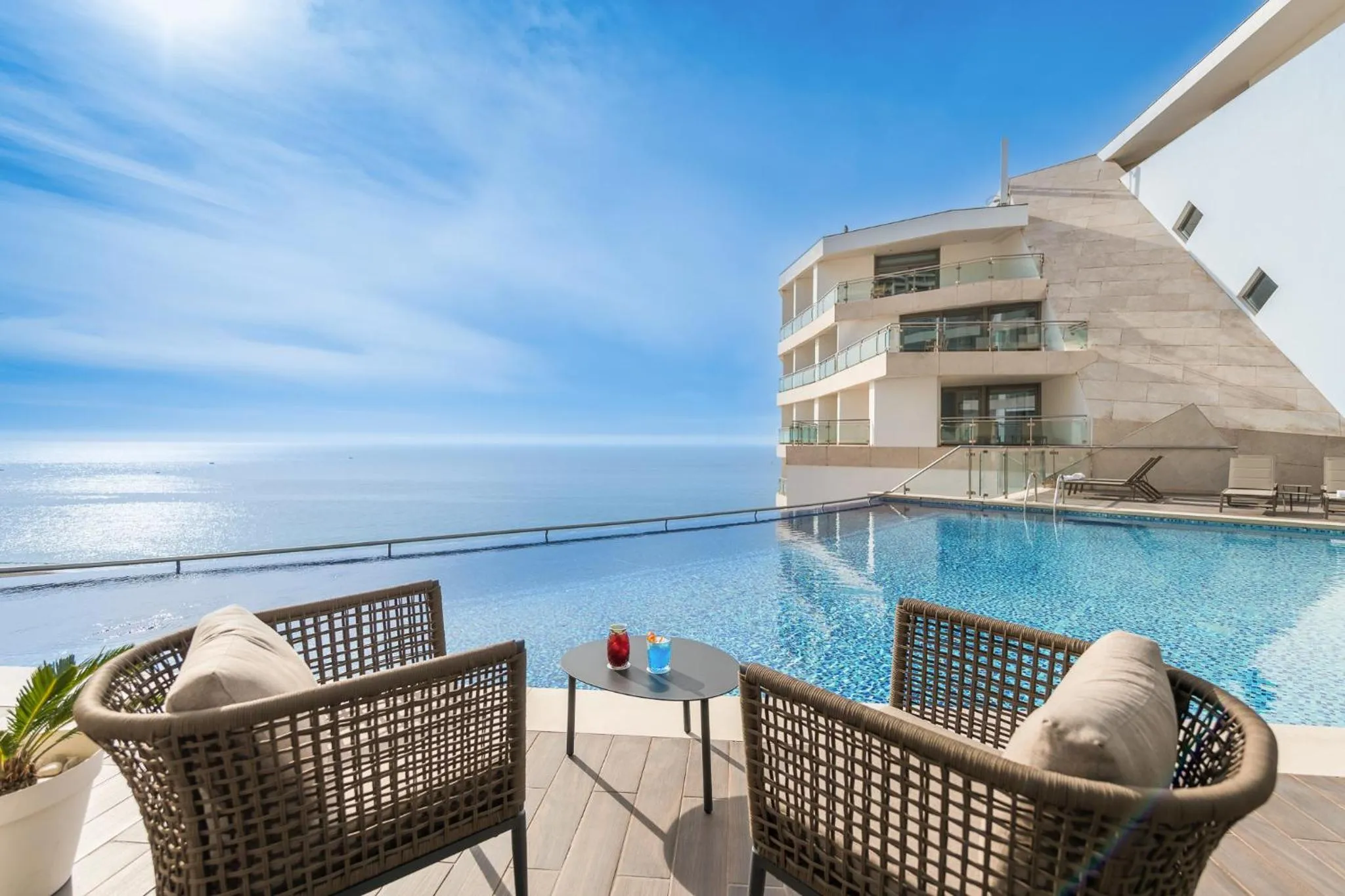 Day in Sesimbra Oceanfront Hotel - Preferred Hotels and Resorts