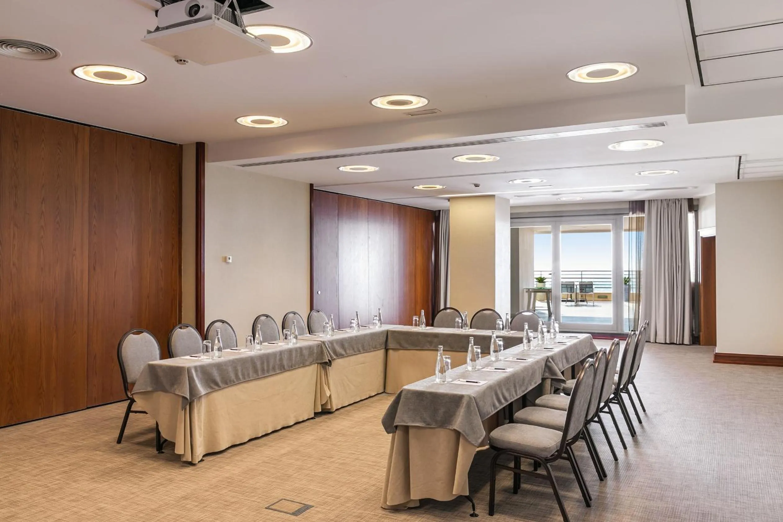 Meeting/conference room in Sesimbra Oceanfront Hotel - Preferred Hotels and Resorts