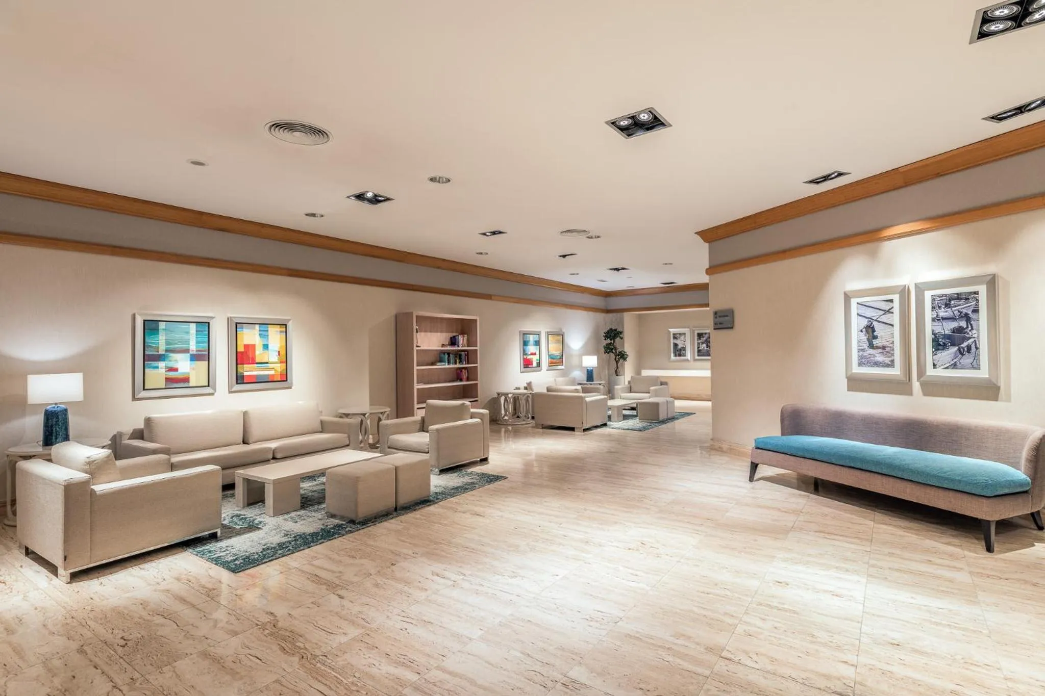 Lounge or bar in Sesimbra Oceanfront Hotel - Preferred Hotels and Resorts