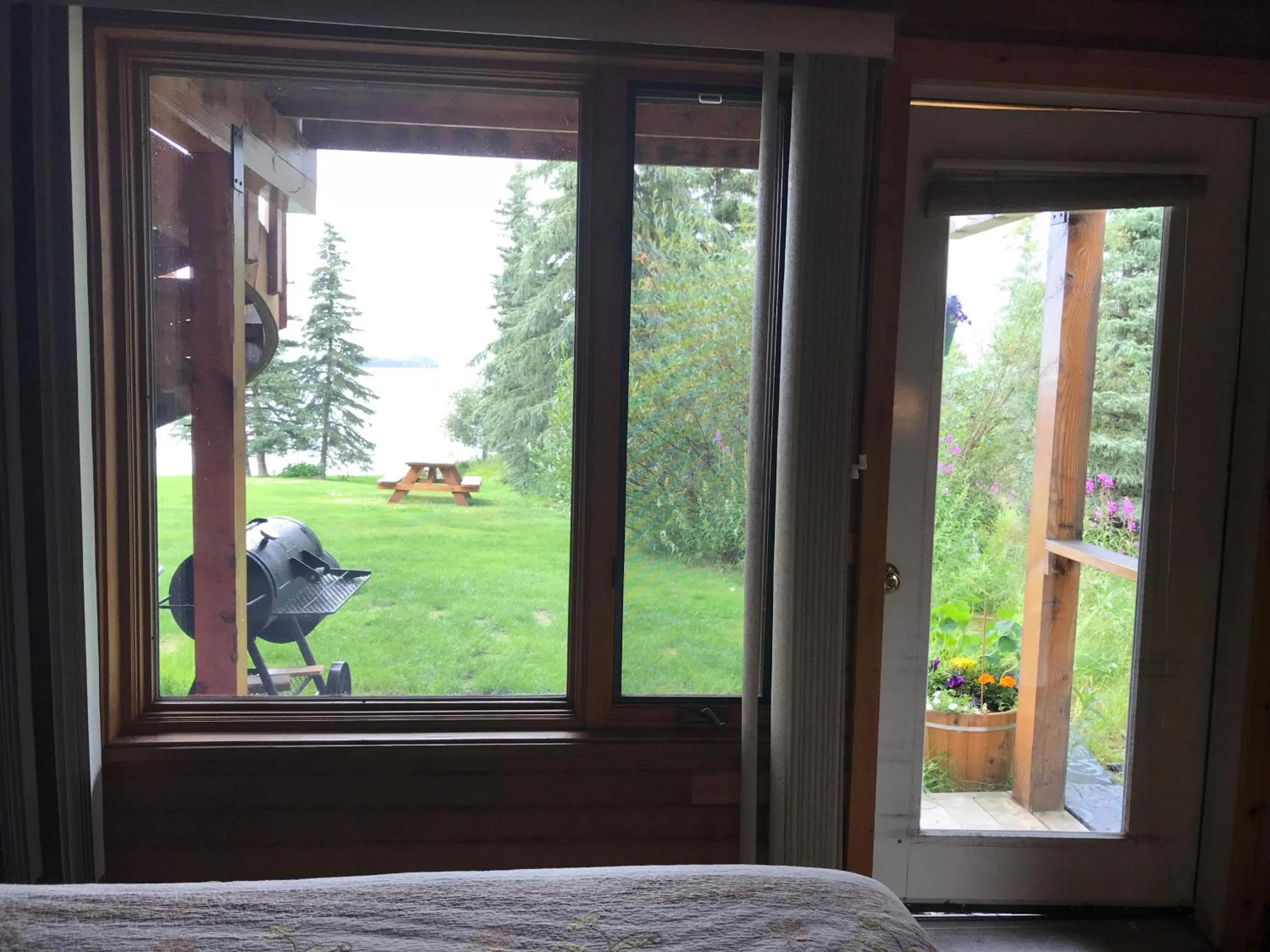 Double Room with Lake View in Lake Louise Lodge, Alaska
