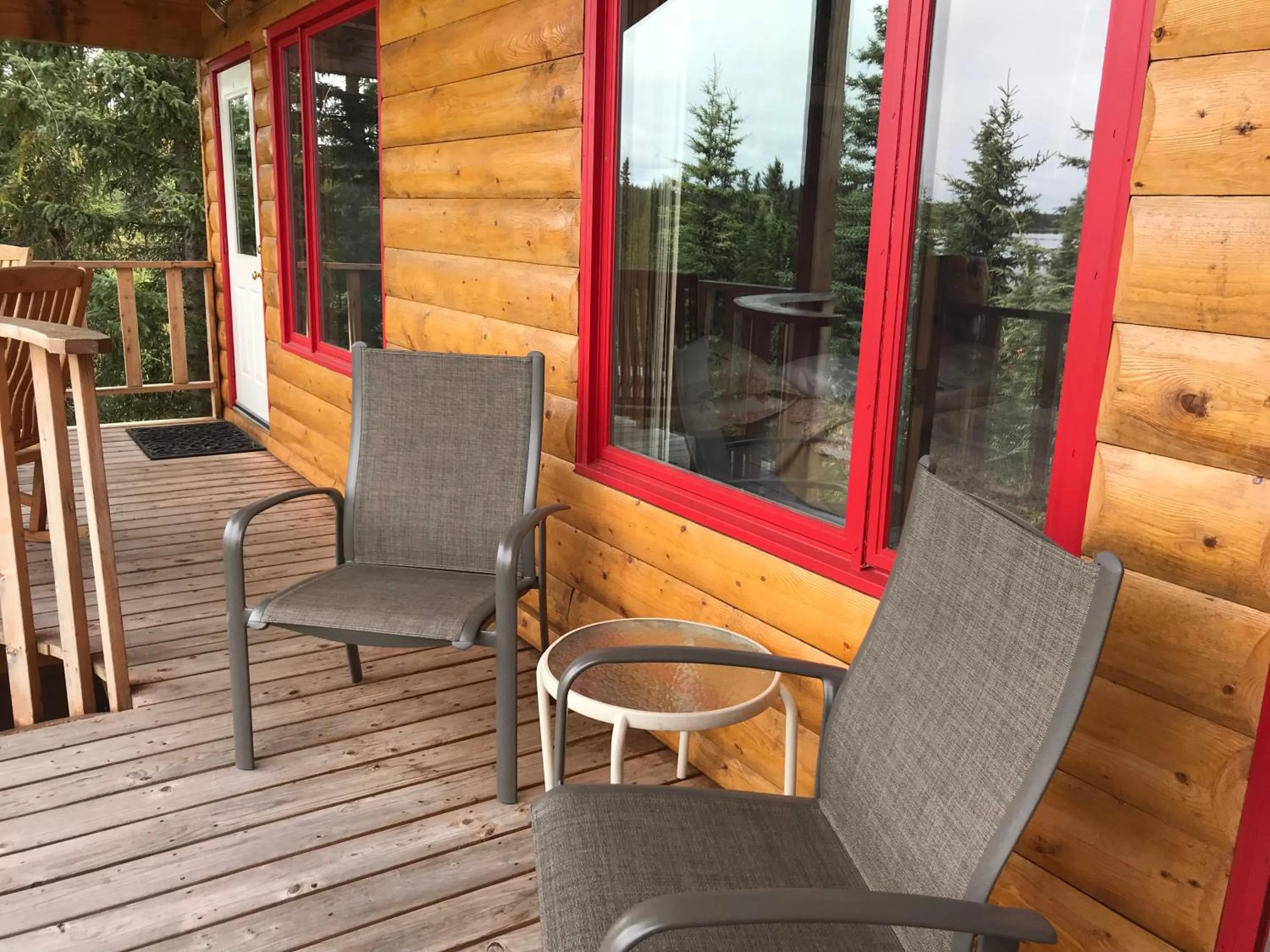 Queen Room with Balcony in Lake Louise Lodge, Alaska