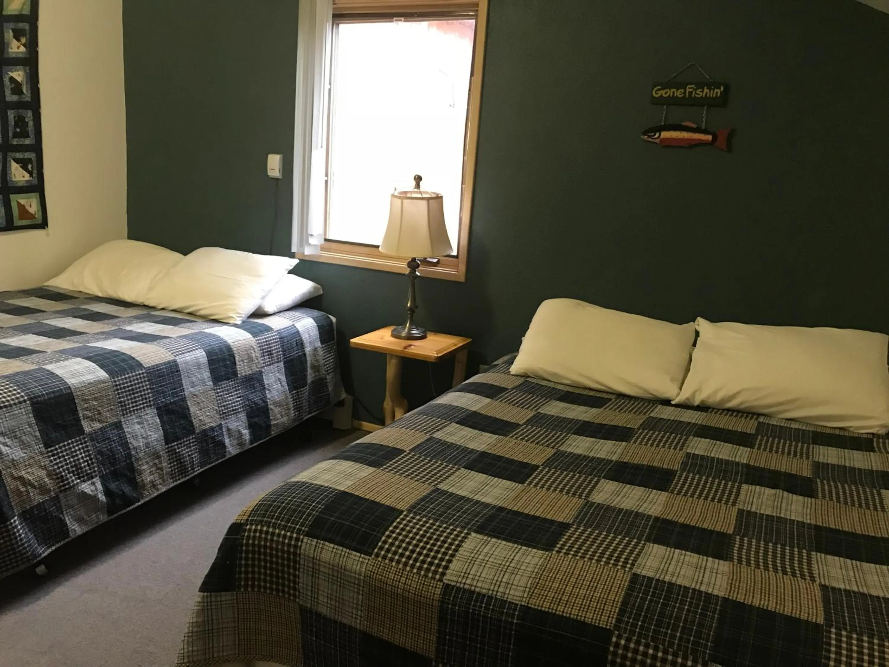 Deluxe Double Room with Shower in Lake Louise Lodge, Alaska