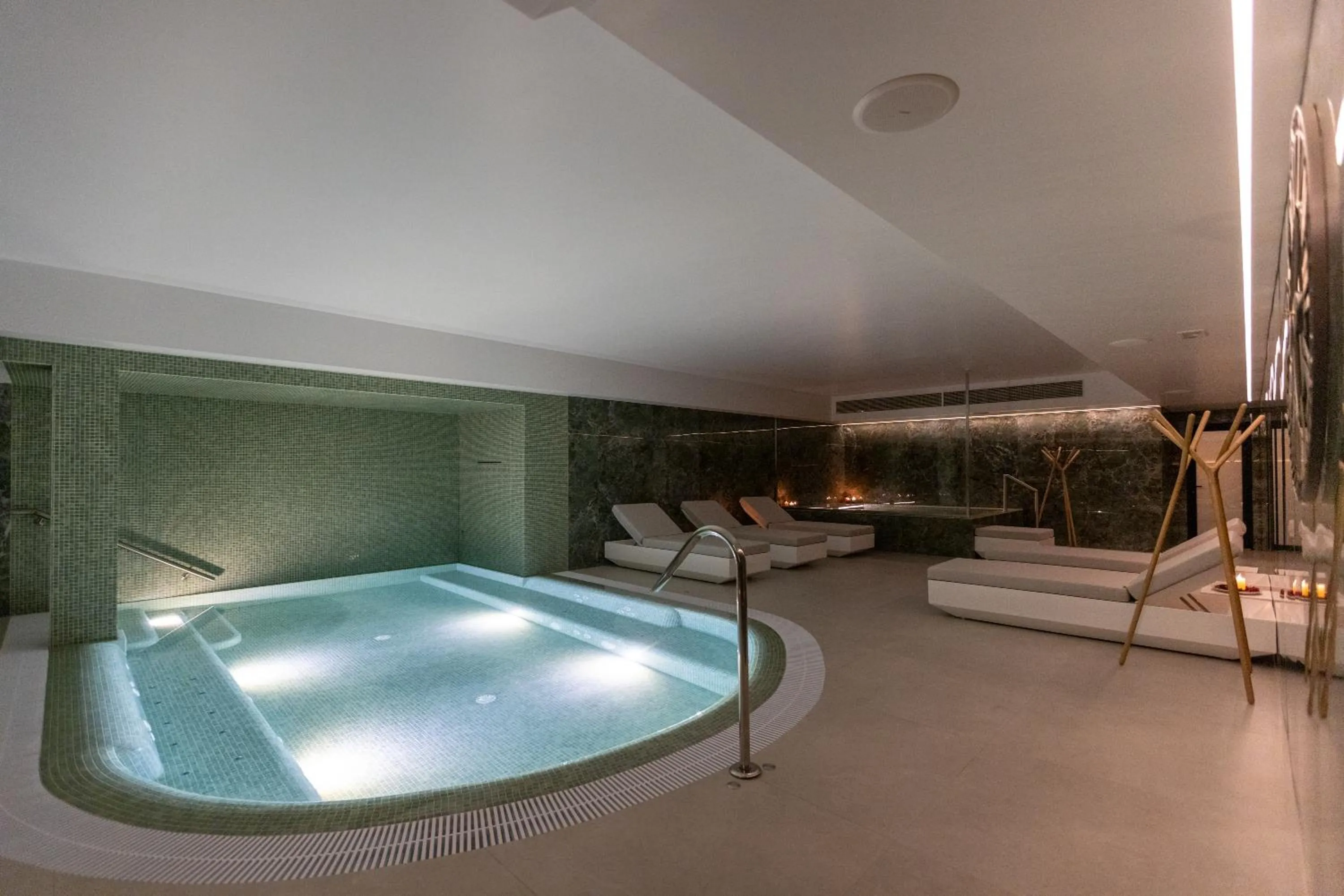 Hot Tub in Hotel Afonso V & SPA