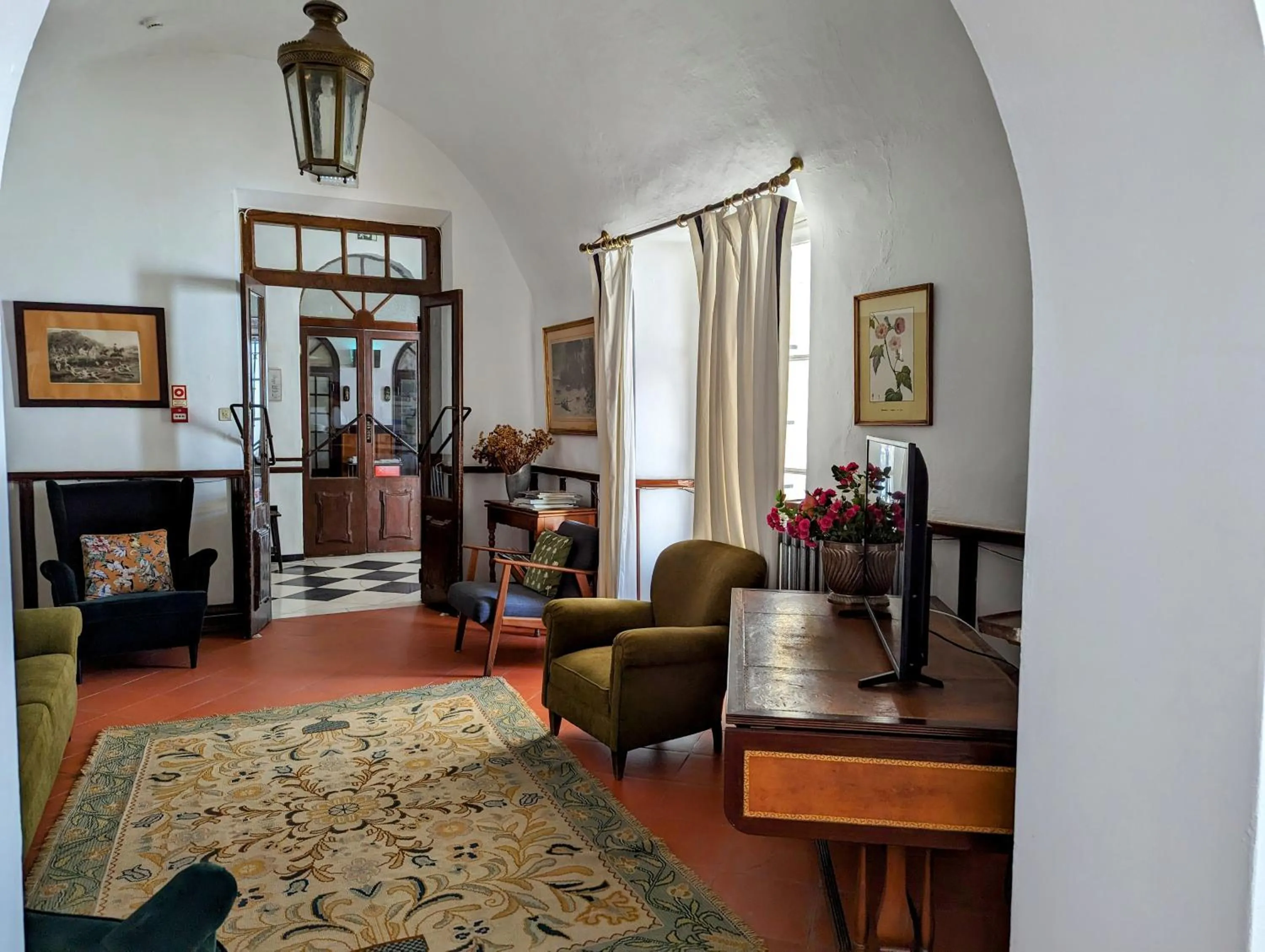 Communal lounge/ TV room in Hotel Solar de Monfalim