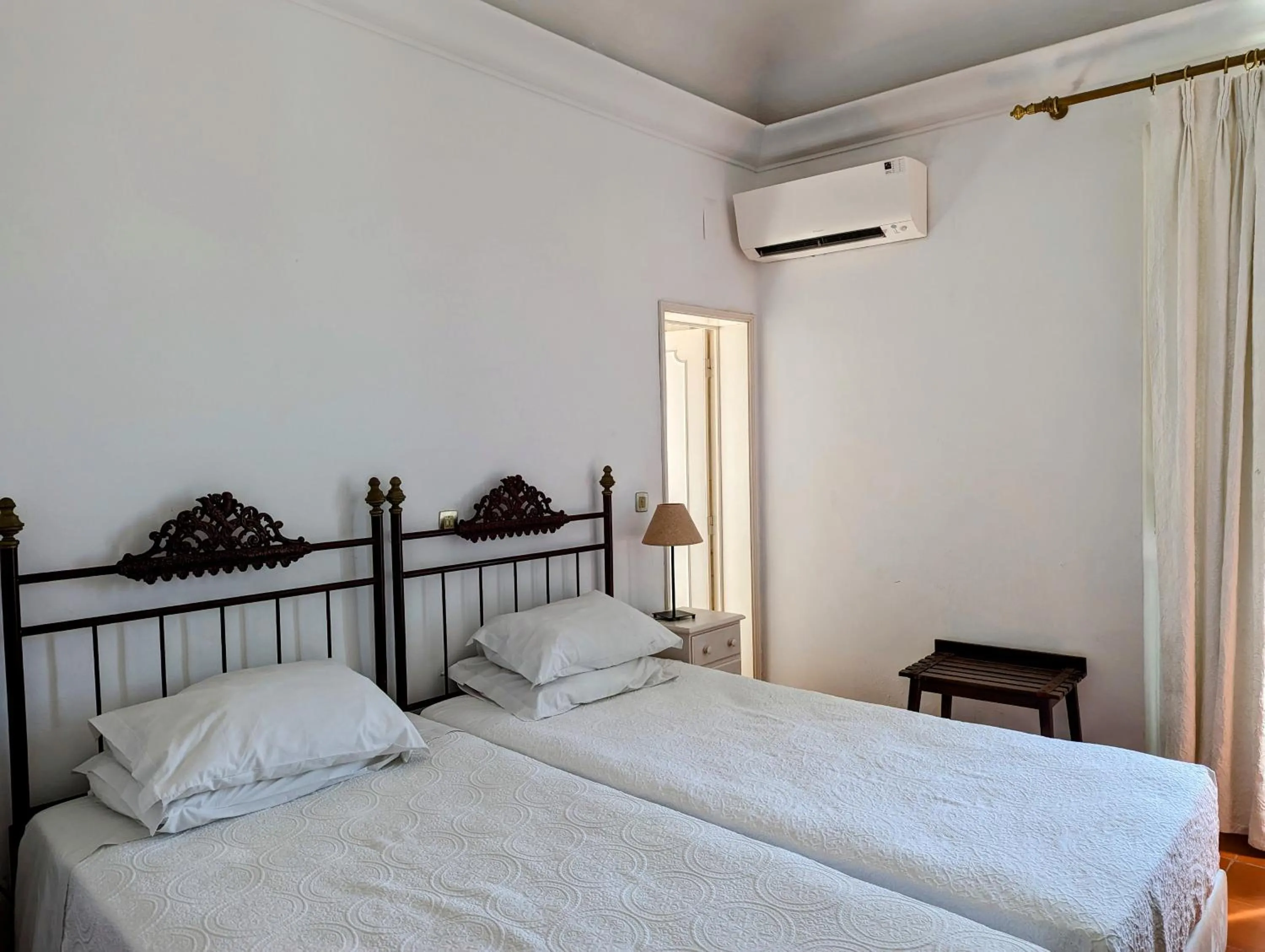 Bedroom, Bed in Hotel Solar de Monfalim