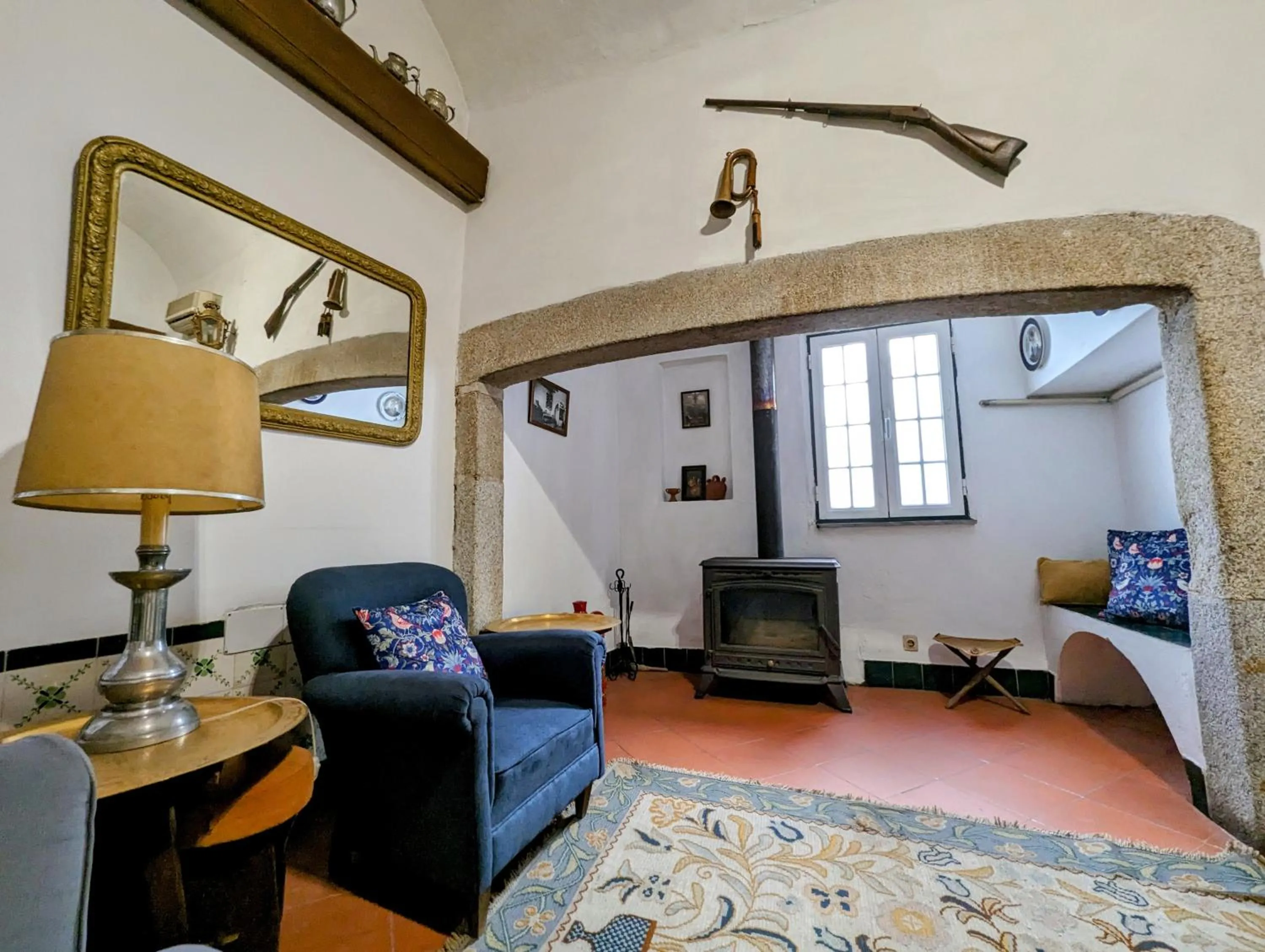 Living room, Bed in Hotel Solar de Monfalim