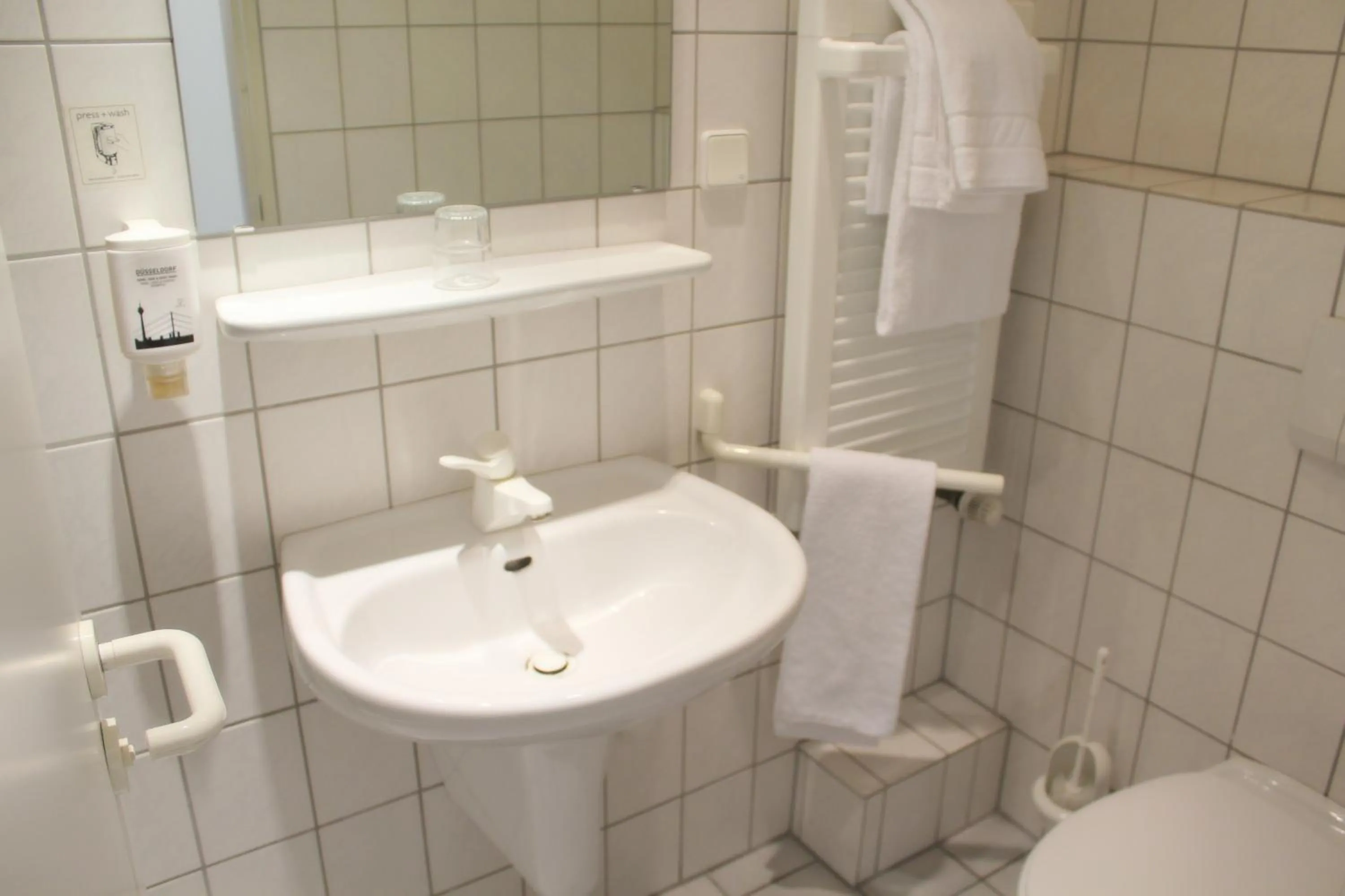 Bathroom in Elbroich Hotel Düsseldorf