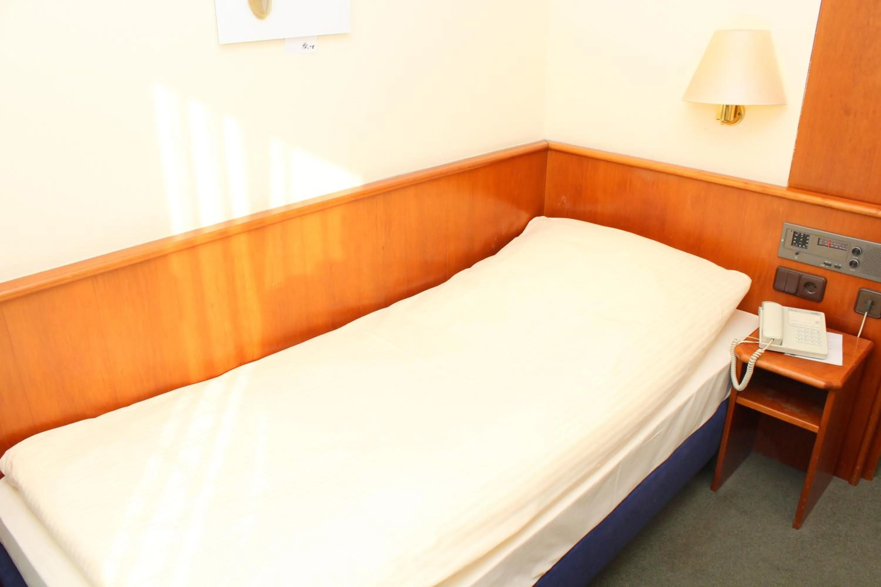 Bedroom, Bed in Elbroich Hotel Düsseldorf