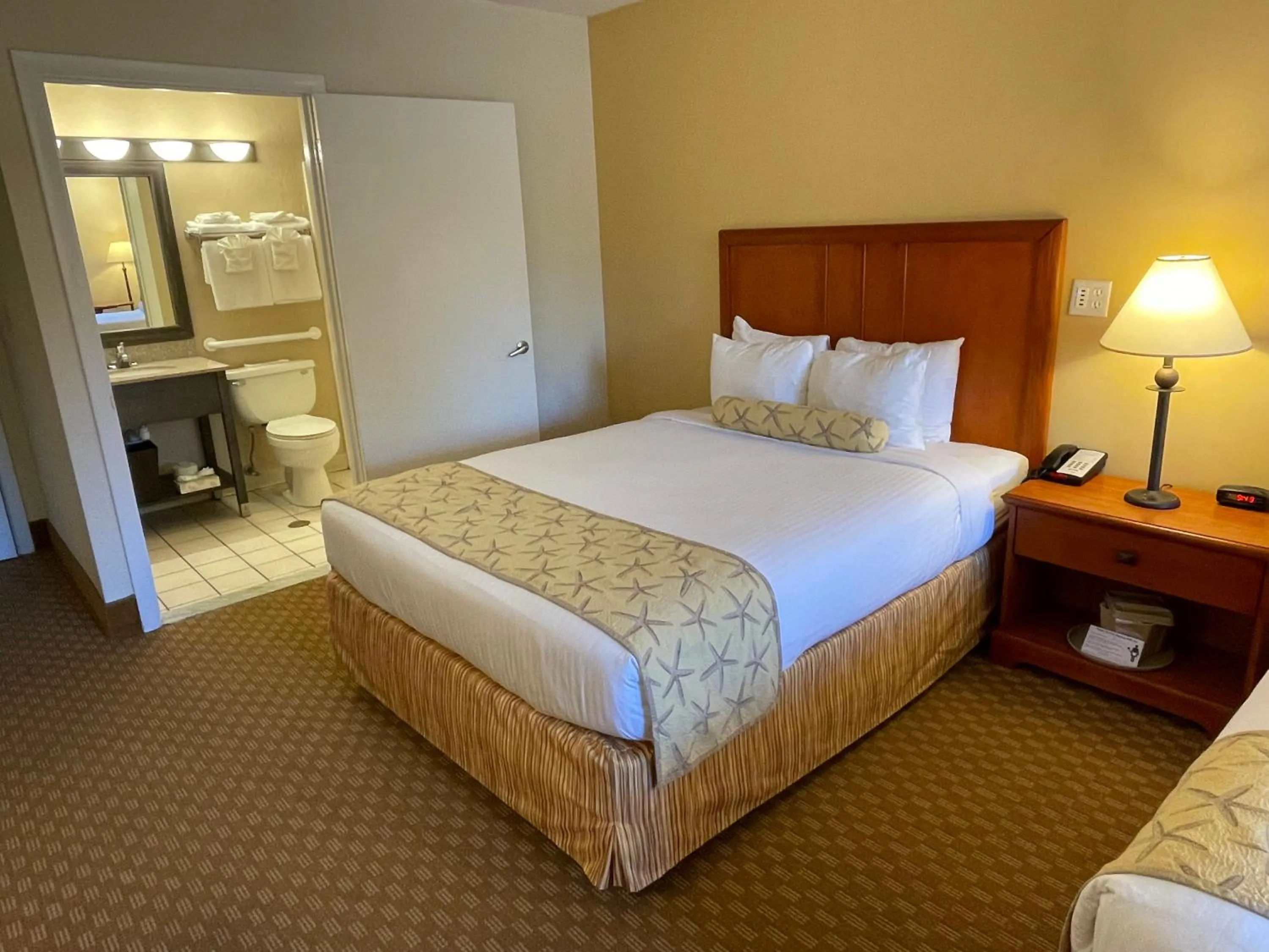 acessibility, Bed in Bayside Resort Hotel