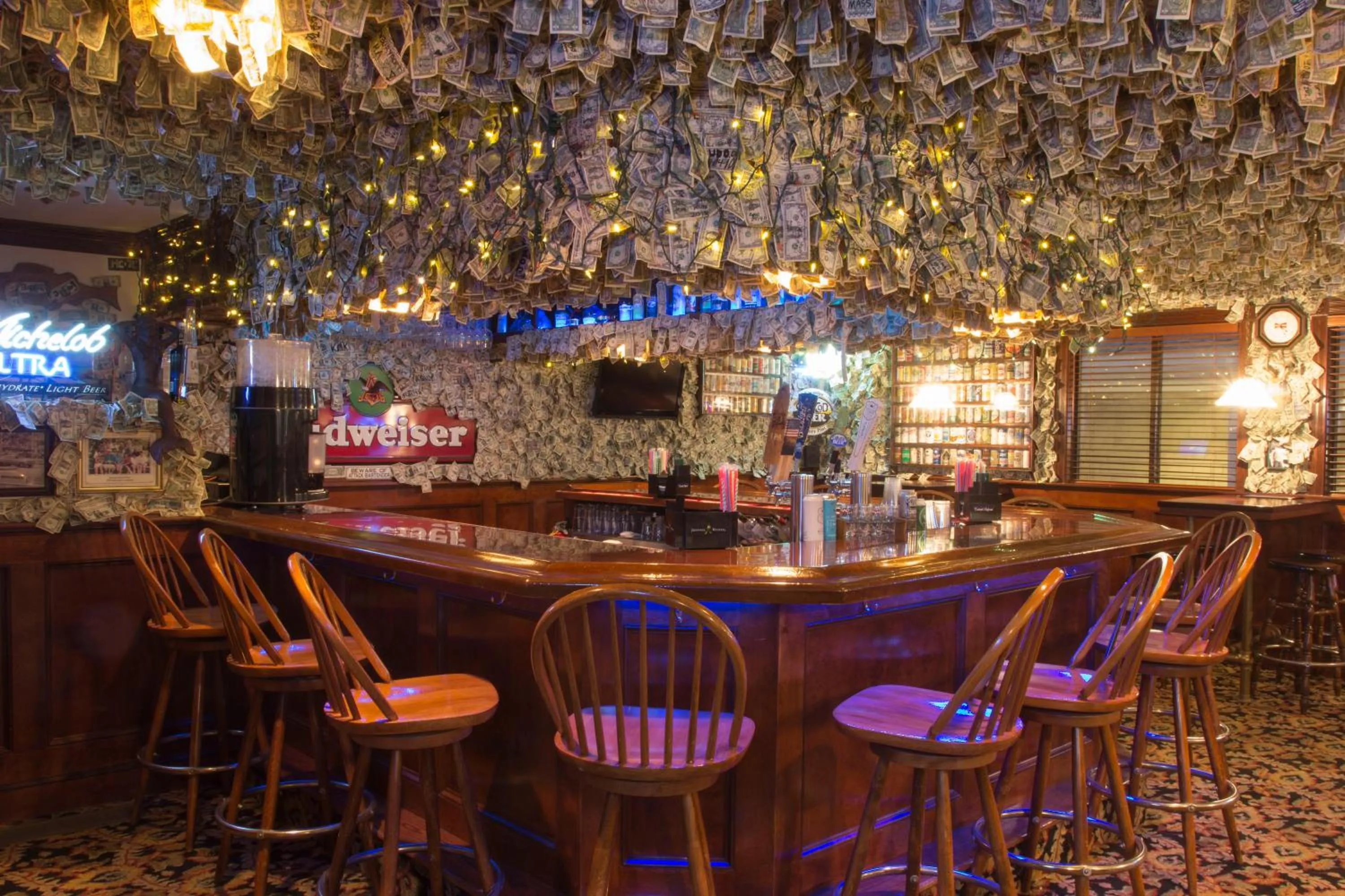 Lounge or bar in Bayside Resort Hotel