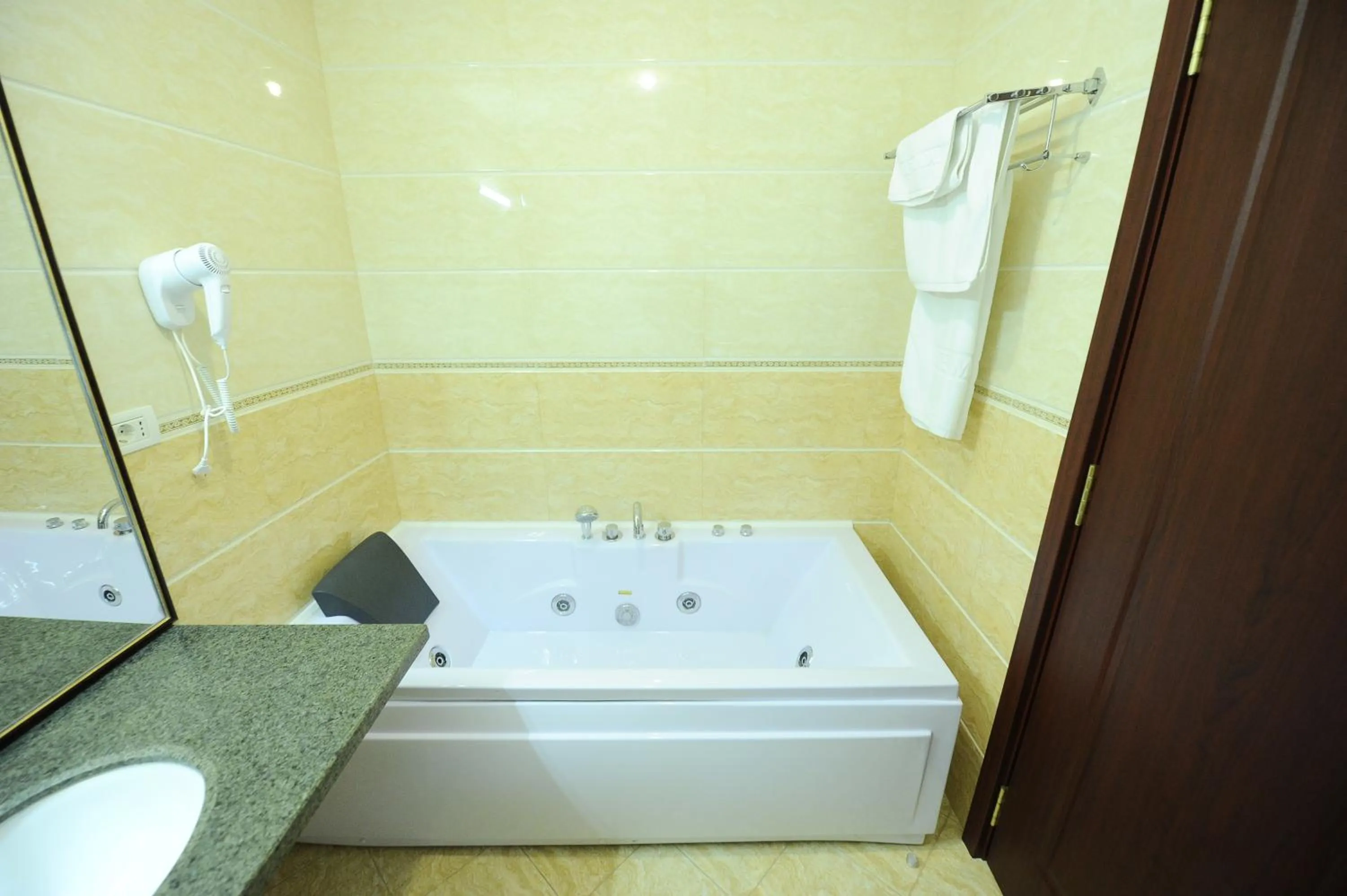 Bathroom in Hotel Mondial - Baia