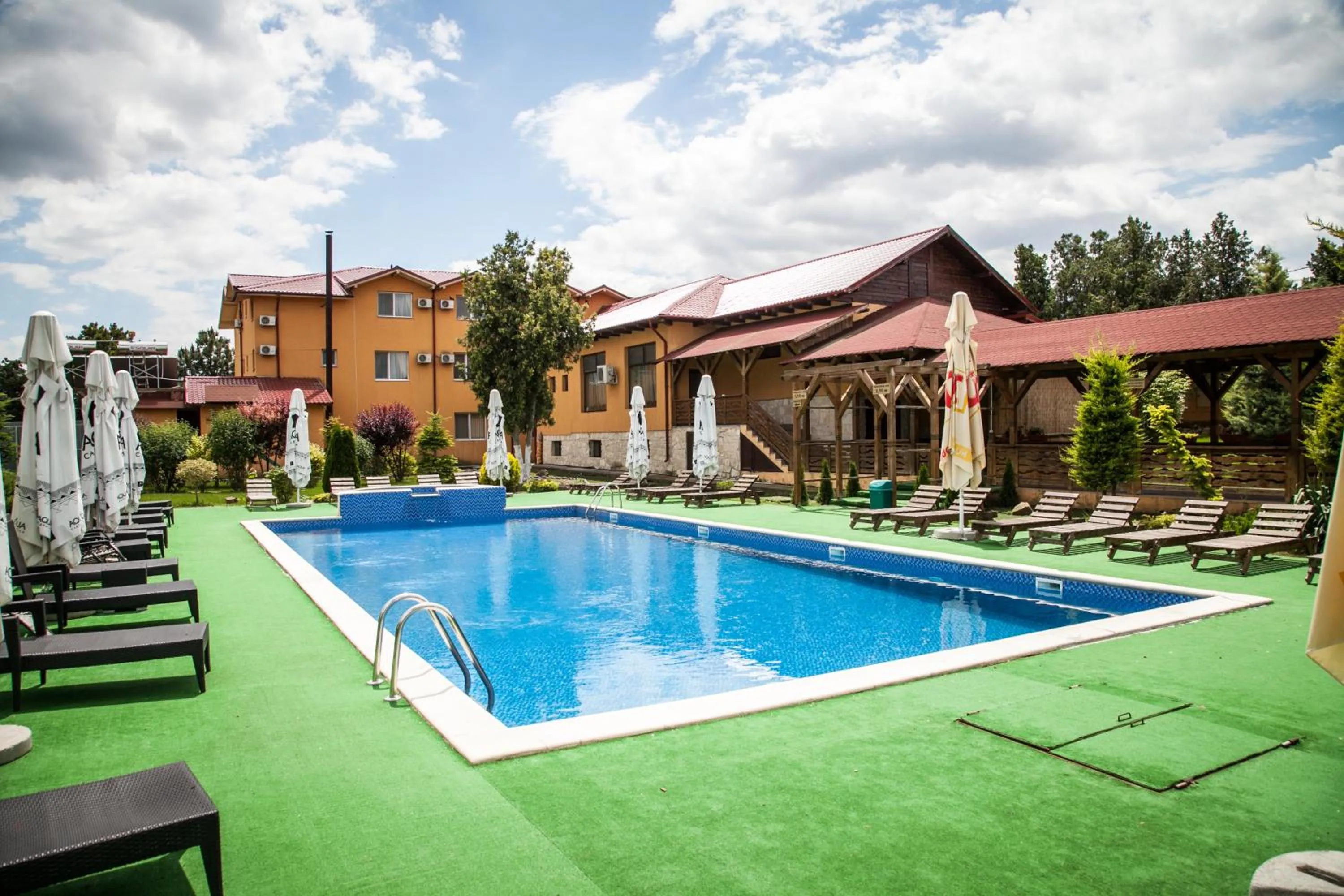 Pool view in Hotel Mondial - Baia