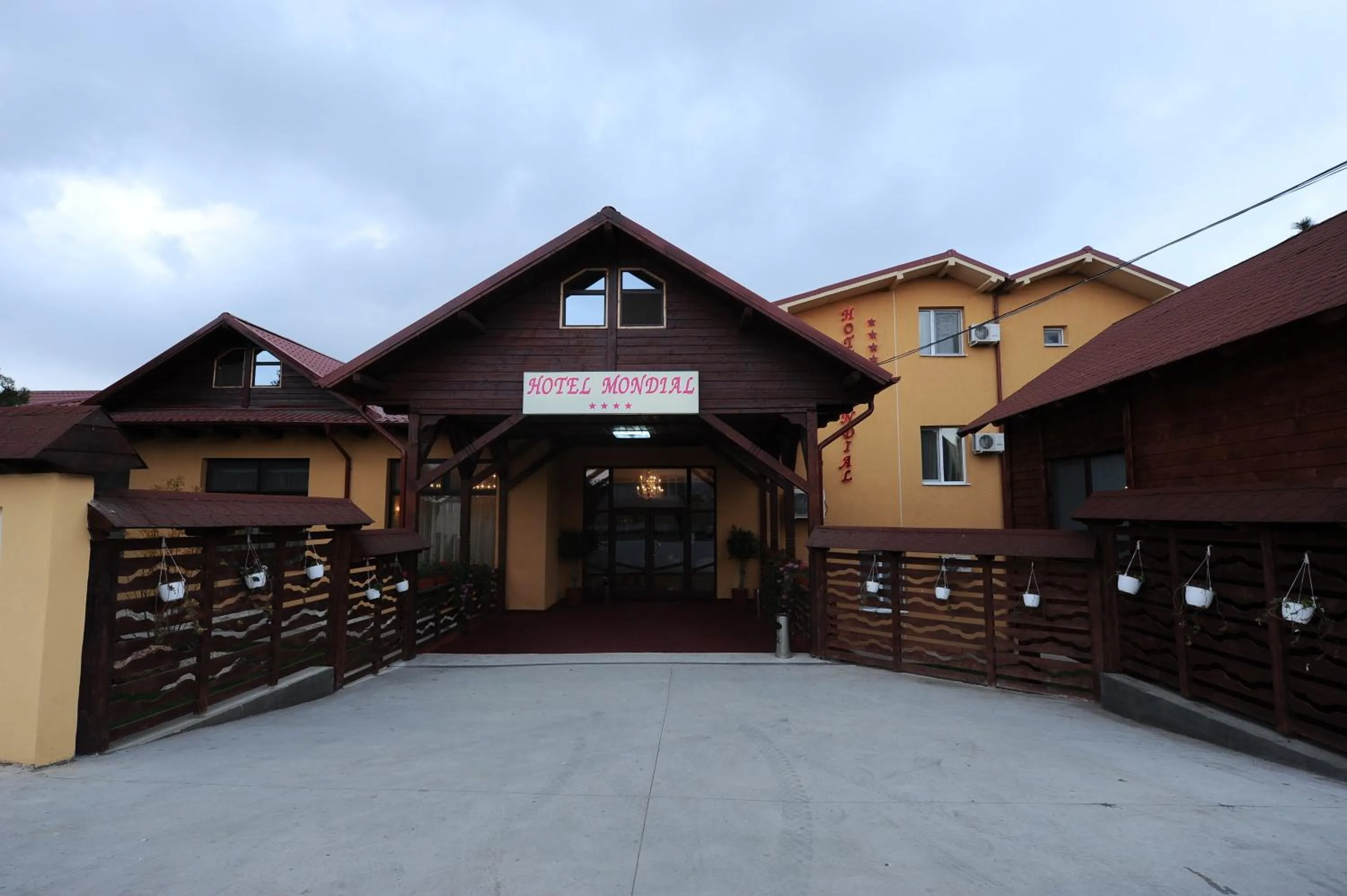 Facade/entrance in Hotel Mondial - Baia