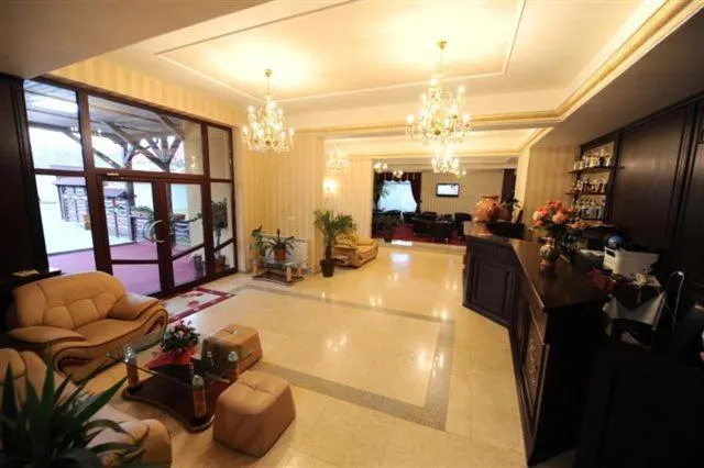 Communal lounge/ TV room in Hotel Mondial - Baia