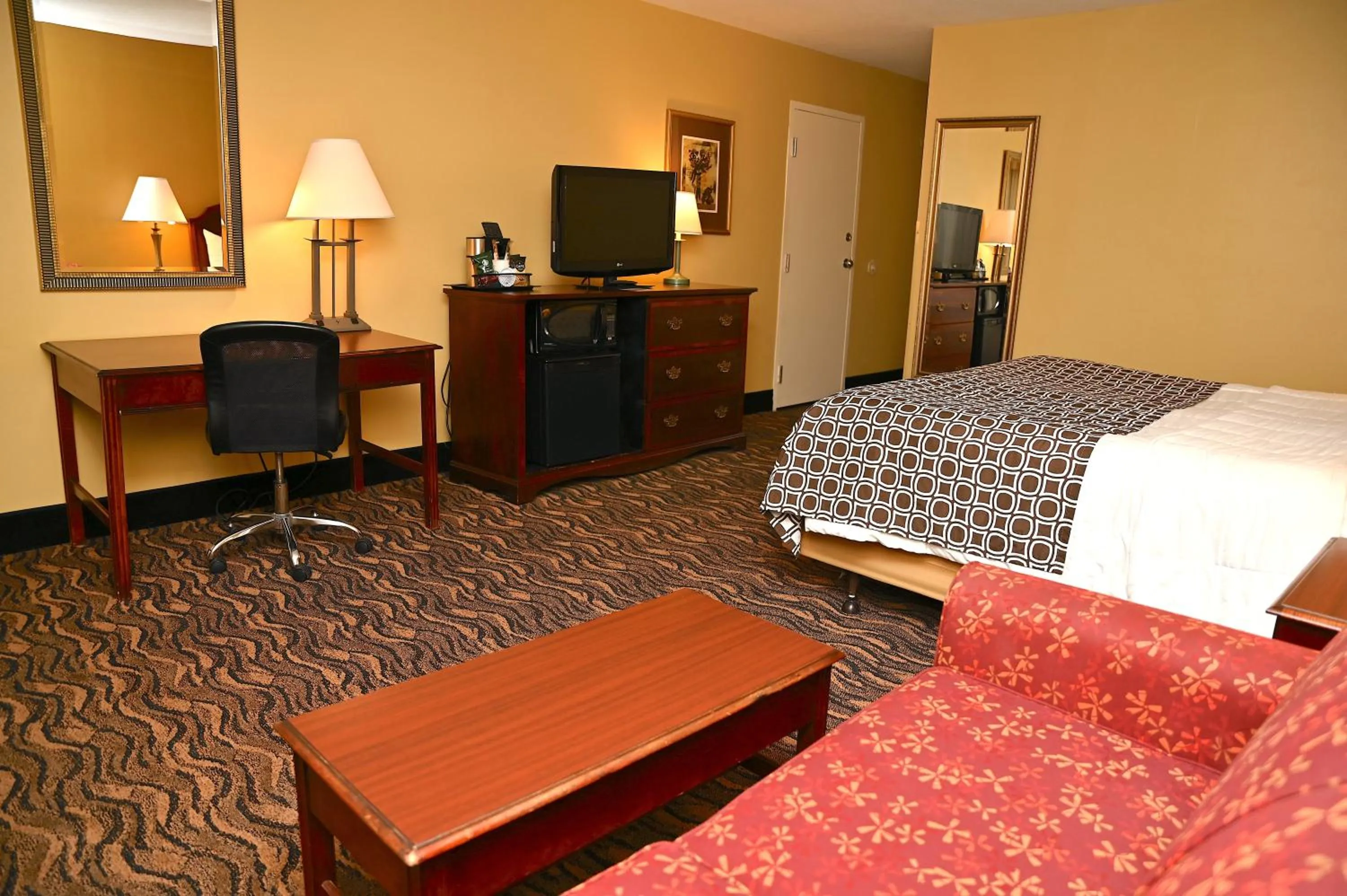 Bedroom, Bed in MCM Elegante Hotel & Suites Lubbock